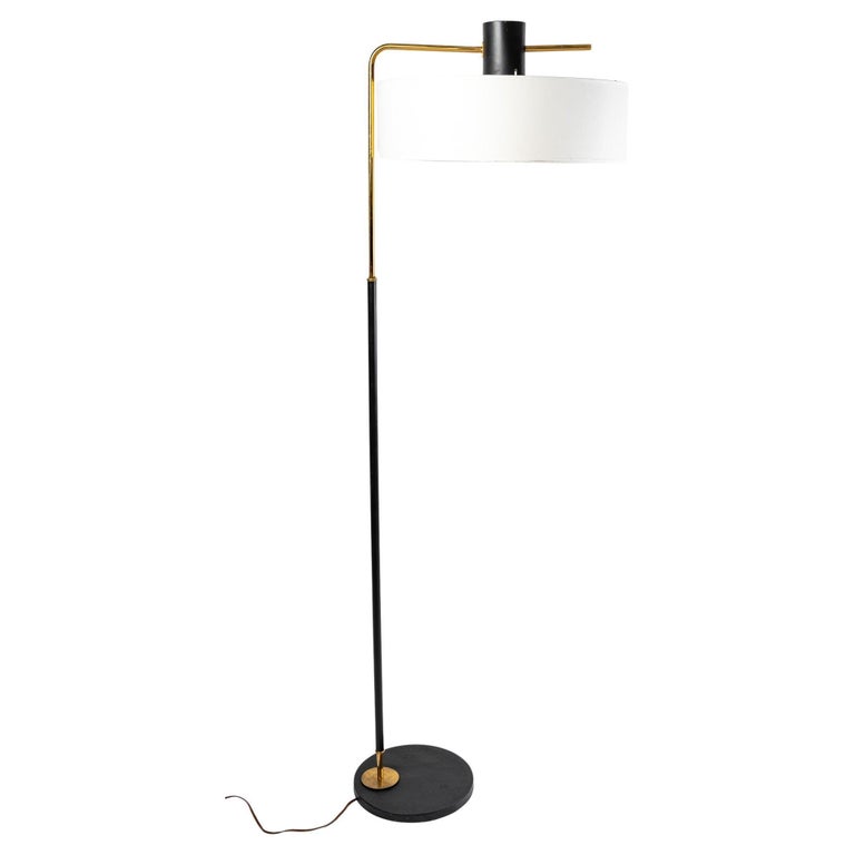Lunel floor lamp, 1960
Lunel floor lamp, fabric shade, gilded bronze and black lacquered iron base, 1960
H: 173 cm, W: 45cm, Shade: 49 cm
ref 3263
