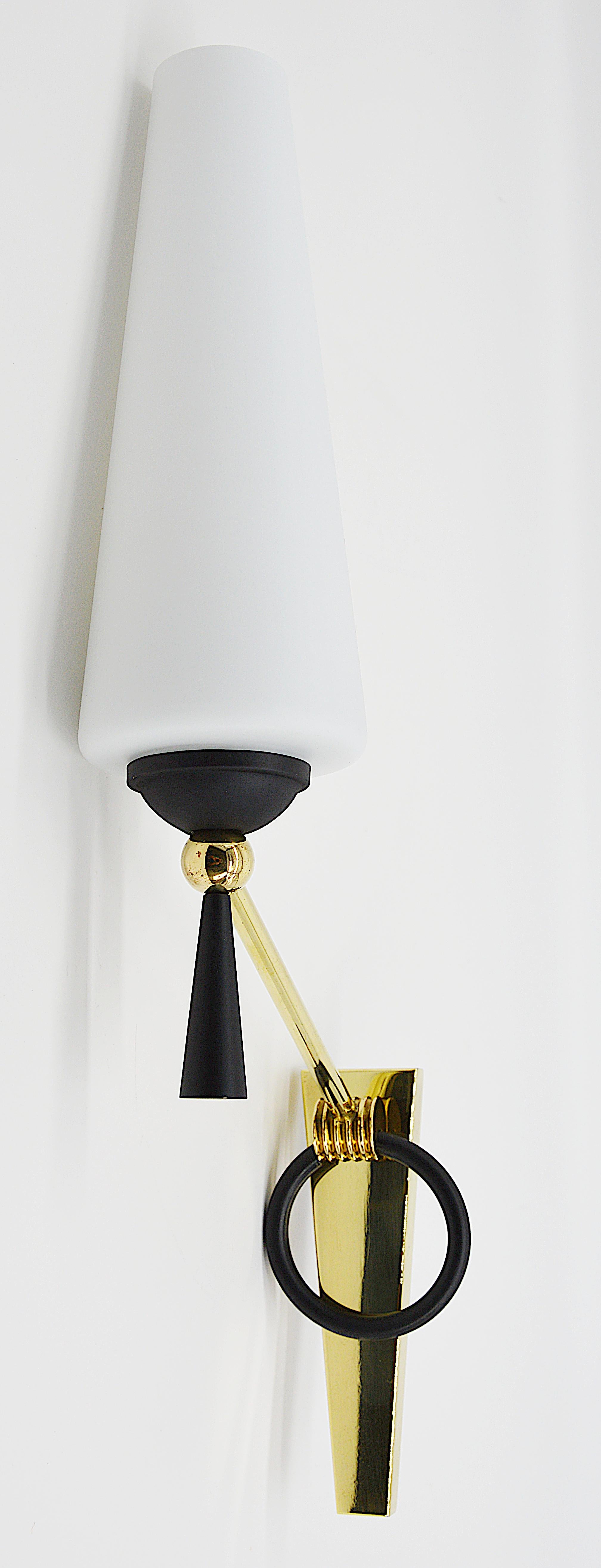 Pareja de apliques franceses Lunel, años 50 Moderno de mediados de siglo en venta