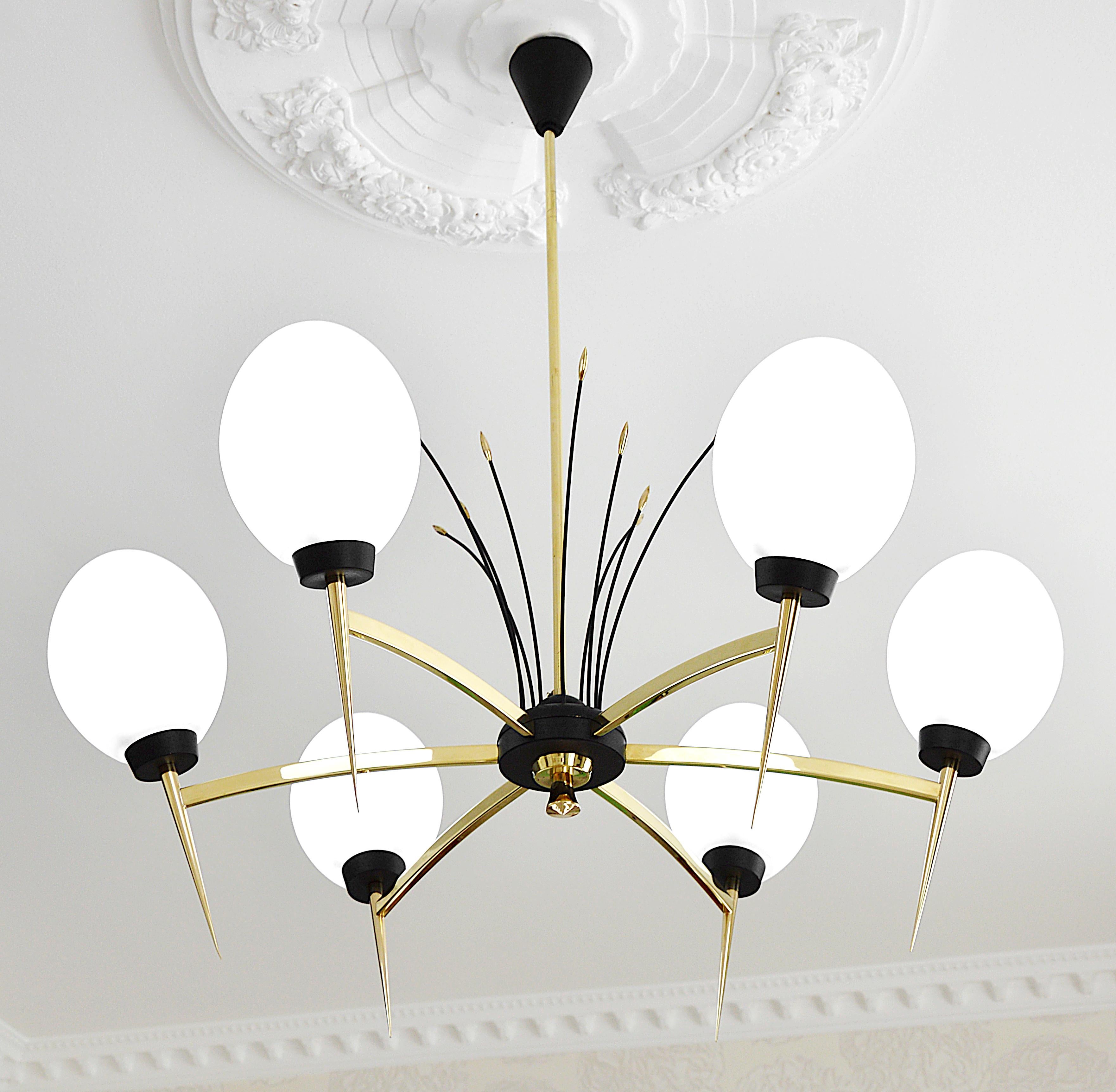 Gorgeous French midcentury chandelier attributed to LUNEL (Paris), France, 1950s. Ostrich egg chandelier. 6 lights. Brass, metal, lucite, plastic and glass. Same period as Arlus and Stilnovo. Measures: Height 33