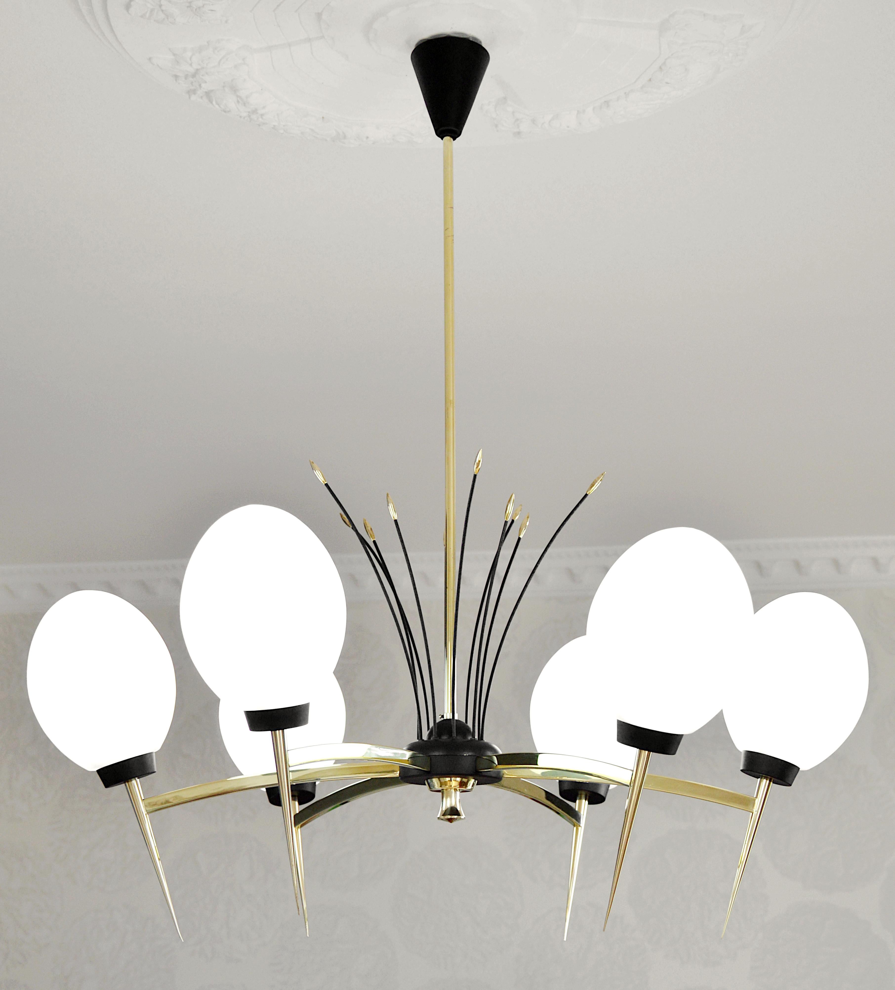 Lunel Gorgeous French Midcentury Chandelier, 1950s In Good Condition For Sale In Saint-Amans-des-Cots, FR