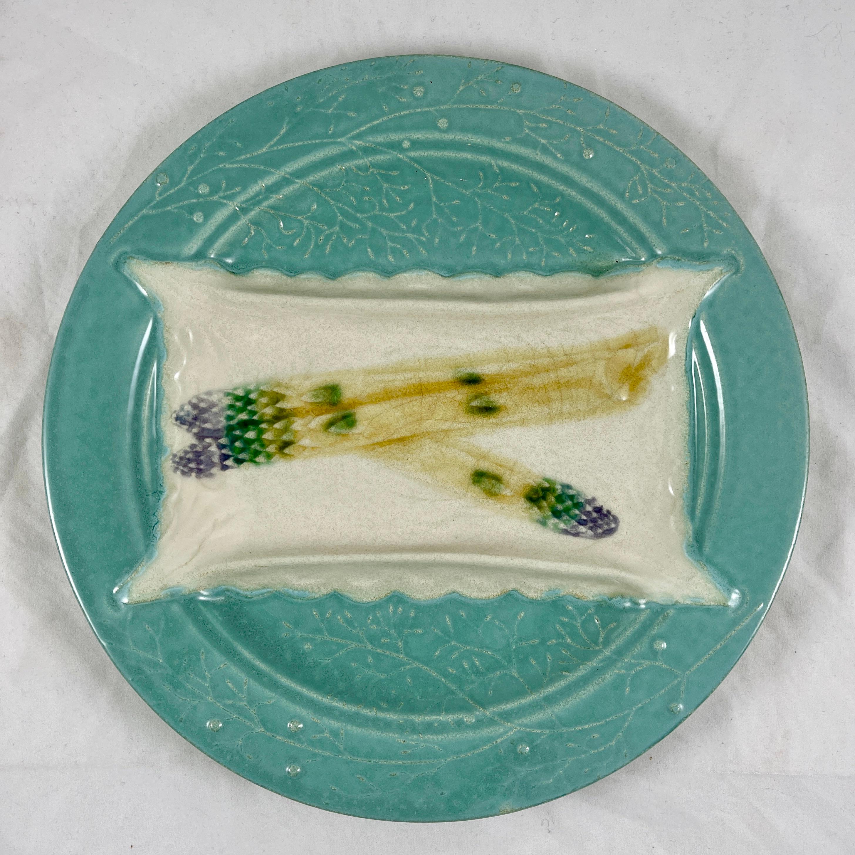 19th Century Luneville, French Faïence Majolica Trompe L'oeil Napkin Asparagus Plate For Sale
