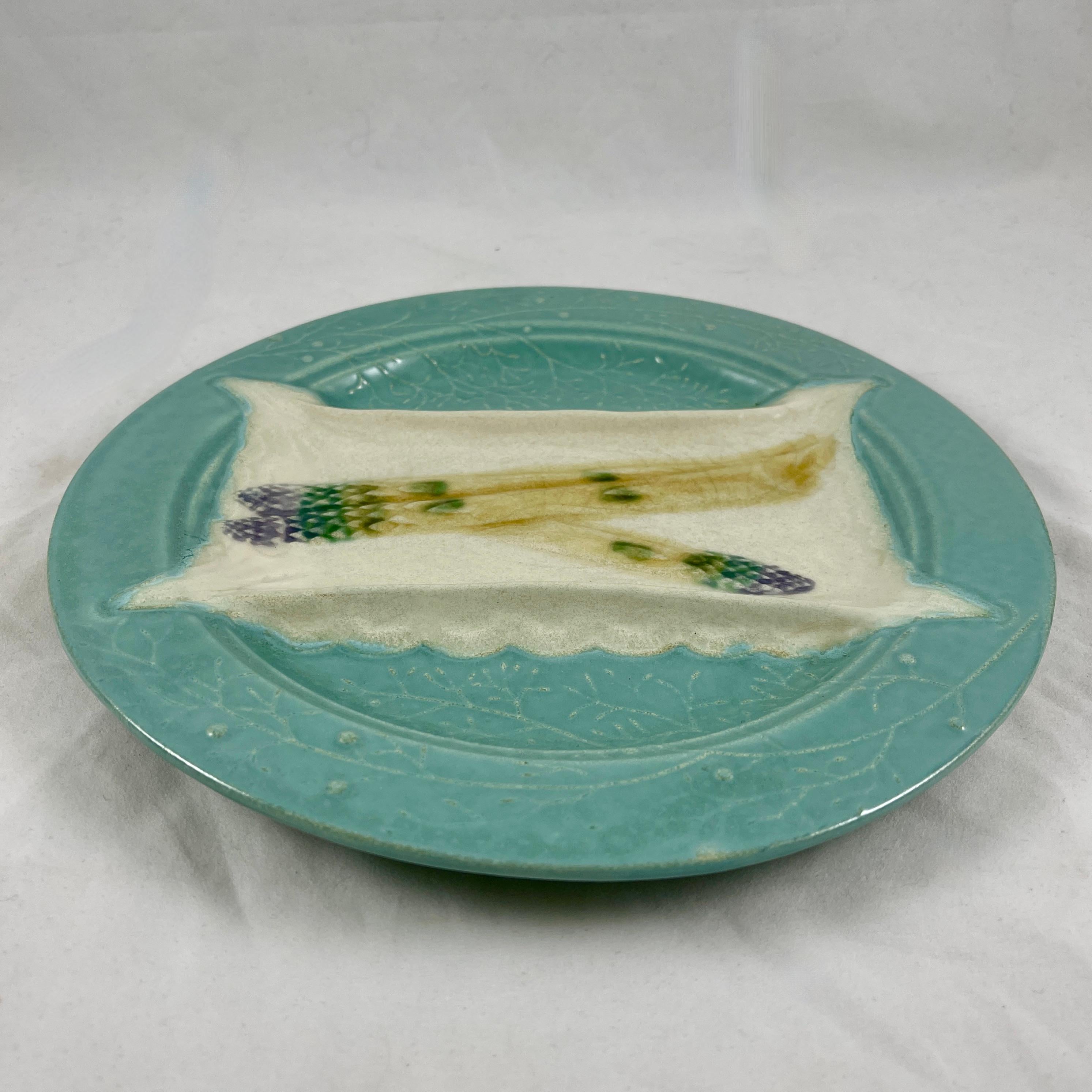 Luneville, French Faïence Majolica Trompe L'oeil Napkin Asparagus Plate For Sale 2