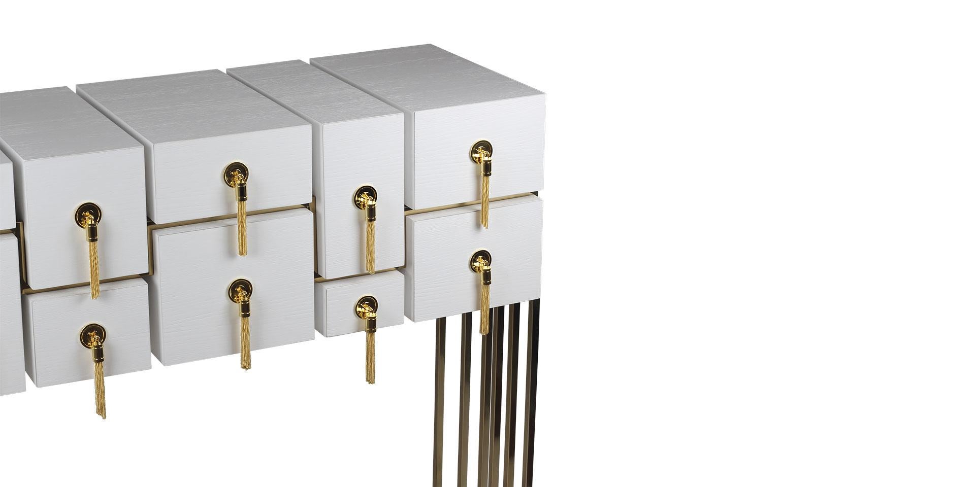 This is the modern design style of the Lungta console, a hymn to the interior design practice. It´s an iconic piece of furniture with wonderful gold lines, capable of inspiring luxury interiors. Financial Times has recommended it in the 