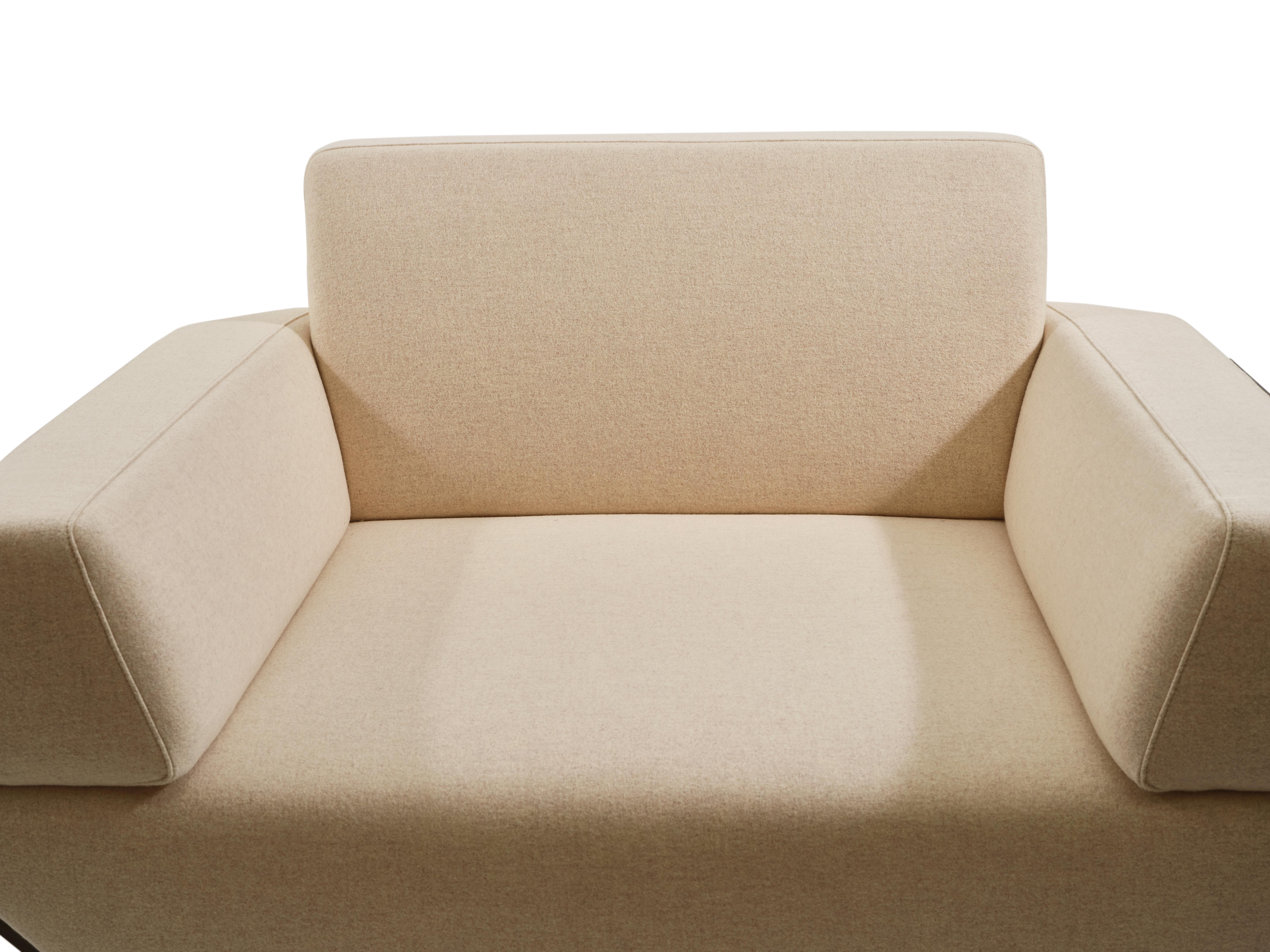 Sofá de una plaza Lunisolar de madera lacada, concha y lana by Artempo Lacado en venta