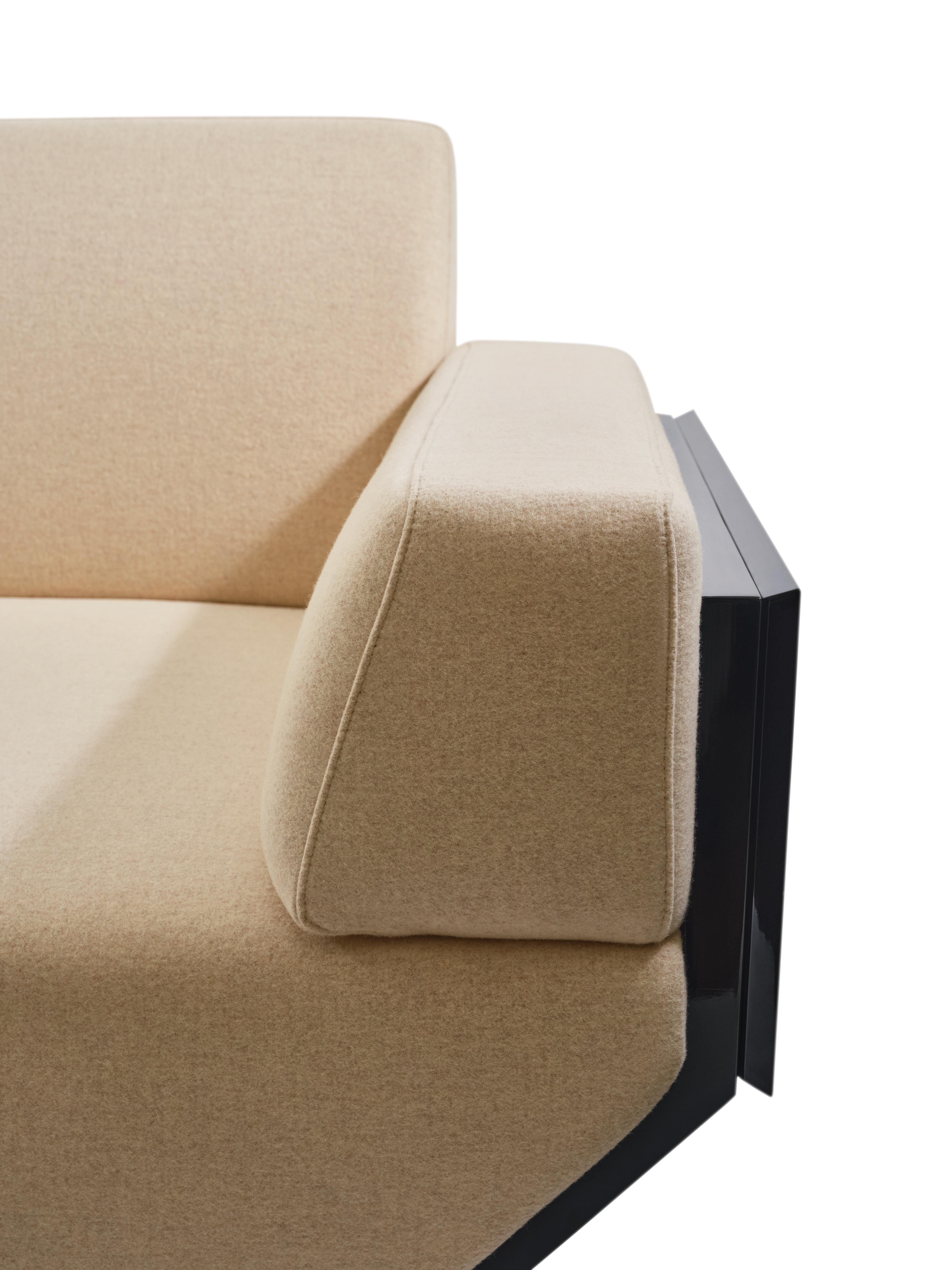 Sofá de una plaza Lunisolar de madera lacada, concha y lana by Artempo en Nuevo estado para la venta en Geneve, CH