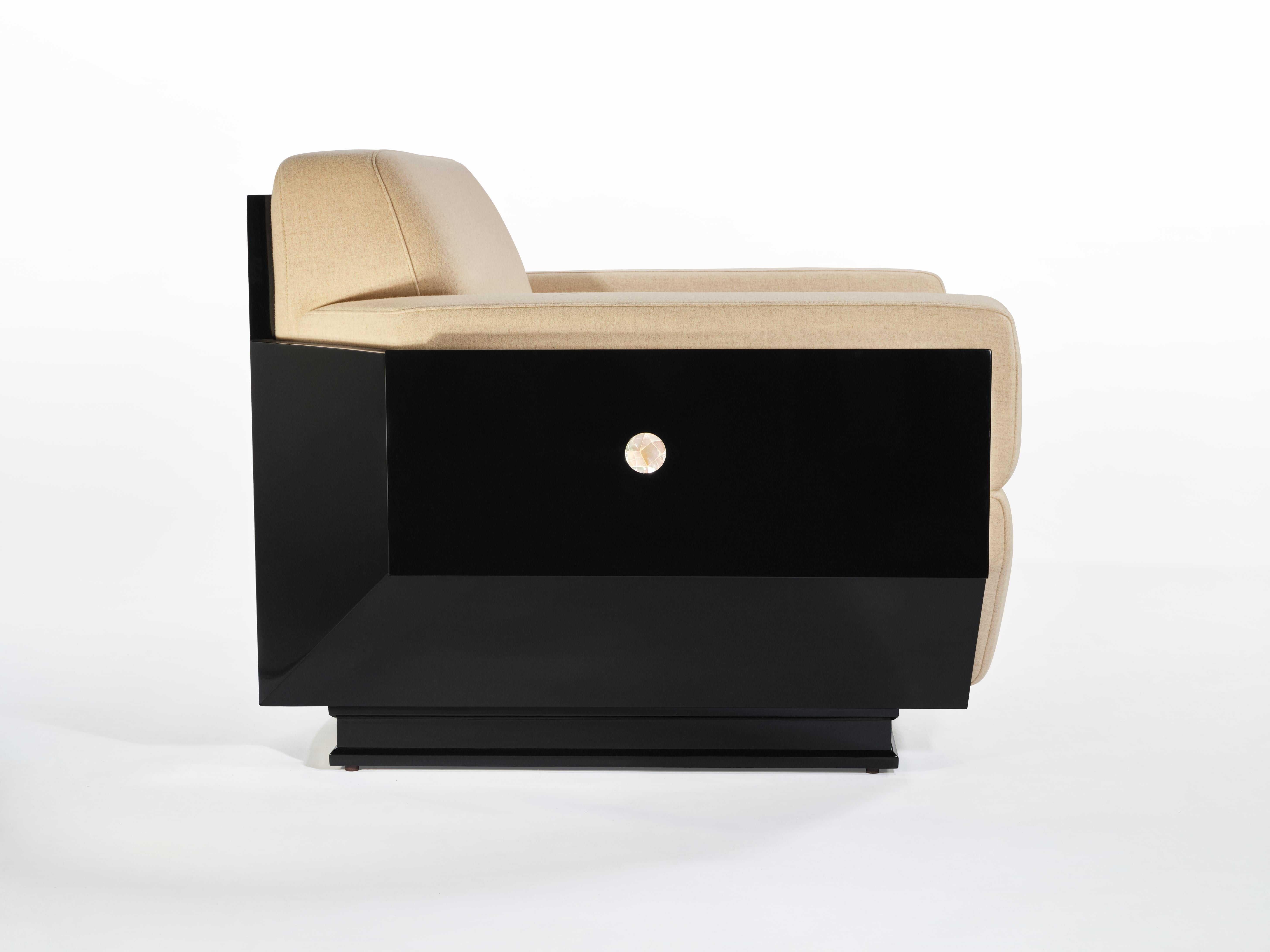 Sofá de una plaza Lunisolar de madera lacada, concha y lana by Artempo Caparazón en venta