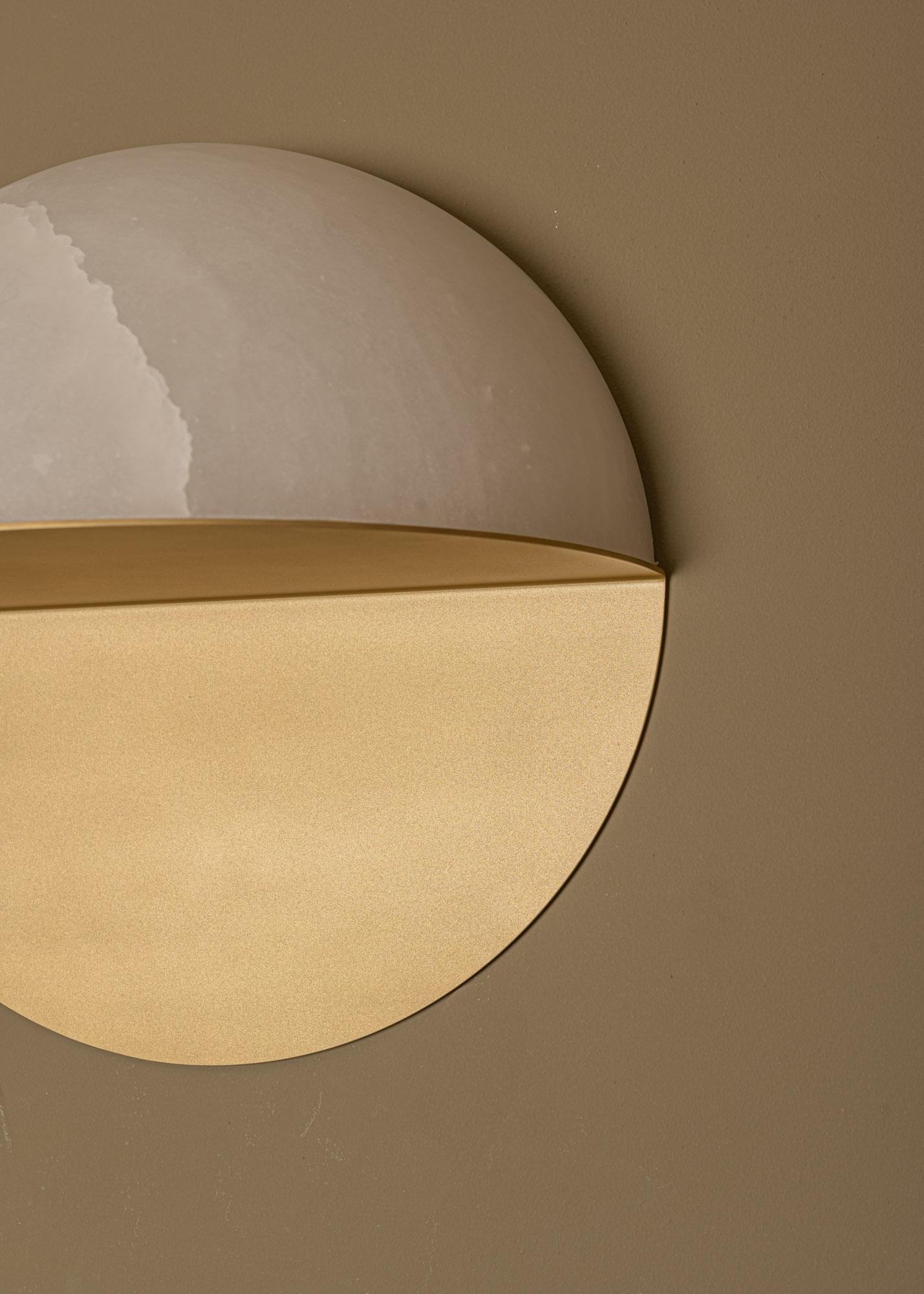 Aplique de pared Luno de latón de Simone & Marcel Posmoderno en venta