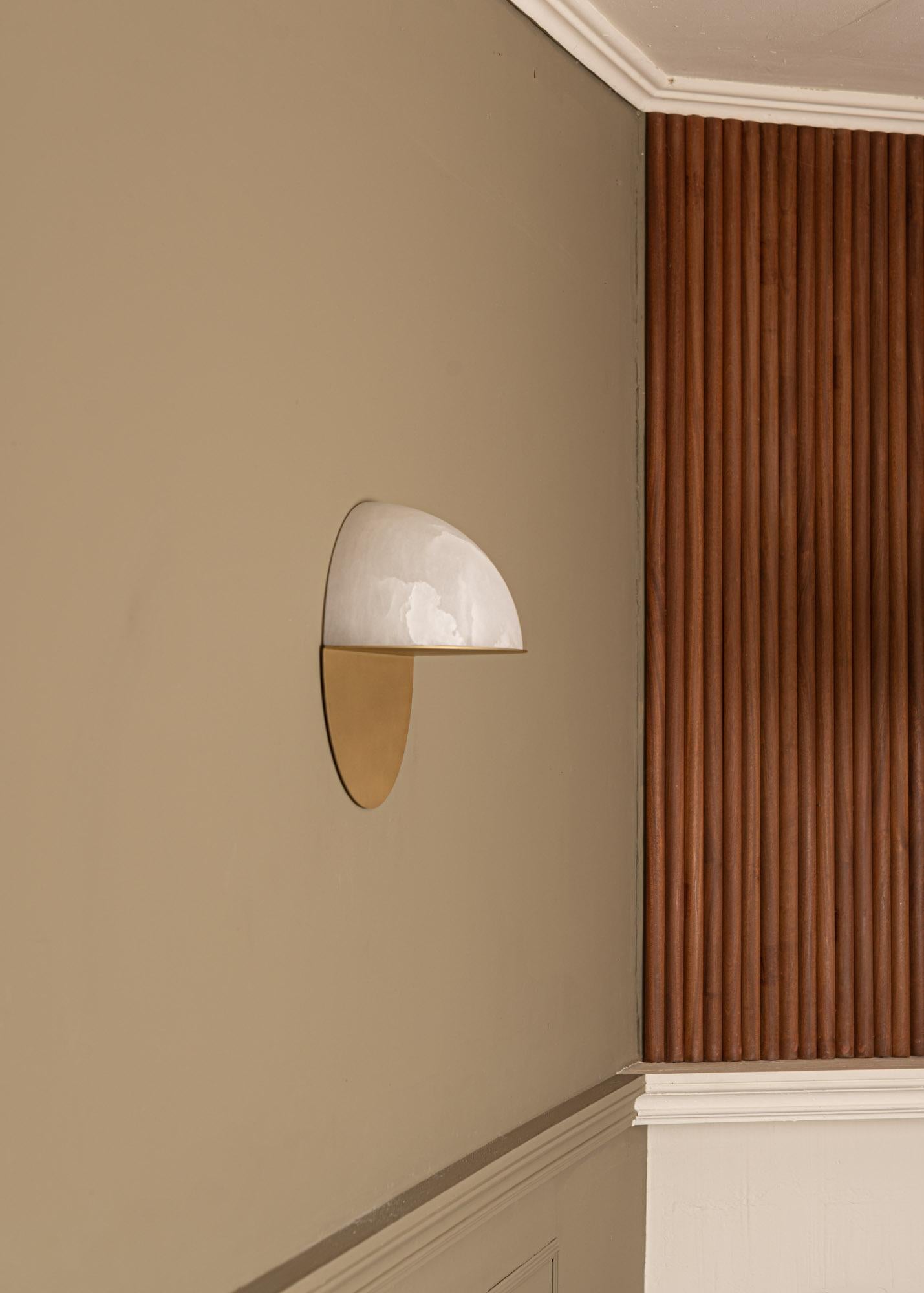 Luno Brass Wall Sconce by Simone & Marcel In New Condition For Sale In Geneve, CH