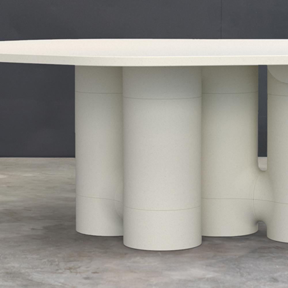 Français Table en Minéral Moulé Naturel Blanc, 4 Joint Pieds par MANUFACTURE XXI en vente