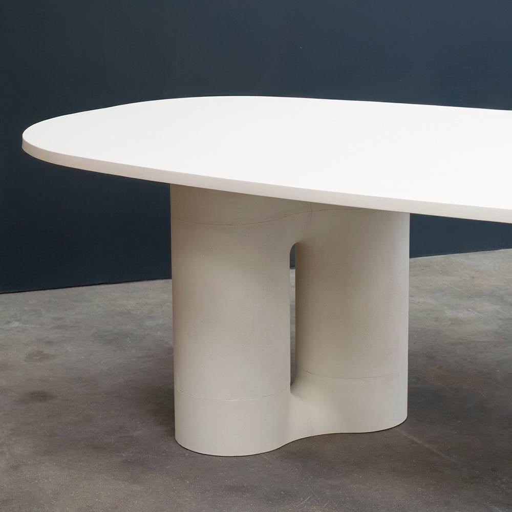 Autre Table en Minéral Moulé Naturel Blanc, 4 Joint Pieds par MANUFACTURE XXI en vente