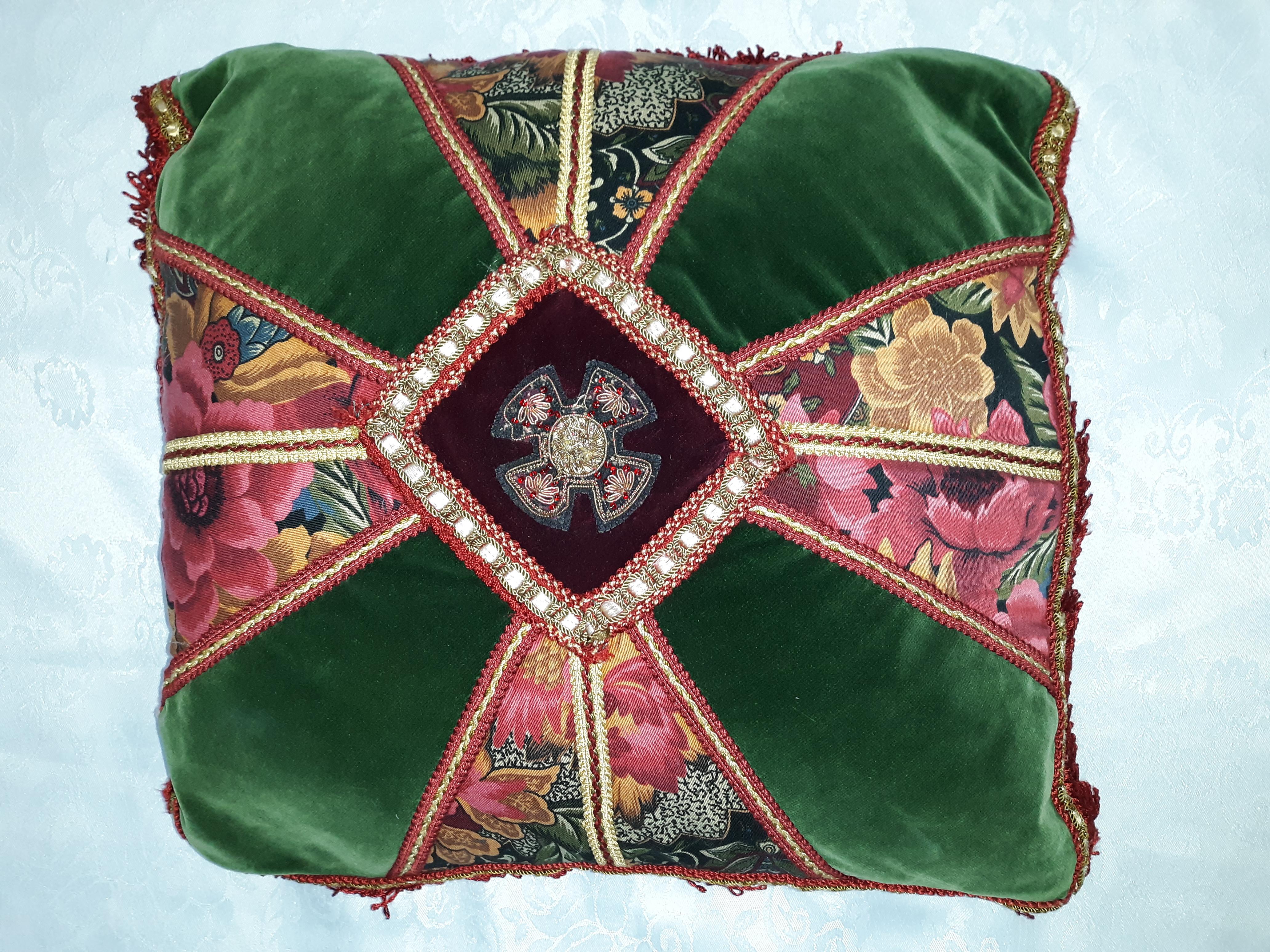 Amazing deal on these gold threaded Antique embroidered cushion set Est. 1930 green & red velvet with gold thread. These are absolutely beautiful, and rare to find. They will make the couch, bed, or sofa on which they are placed.

Good
