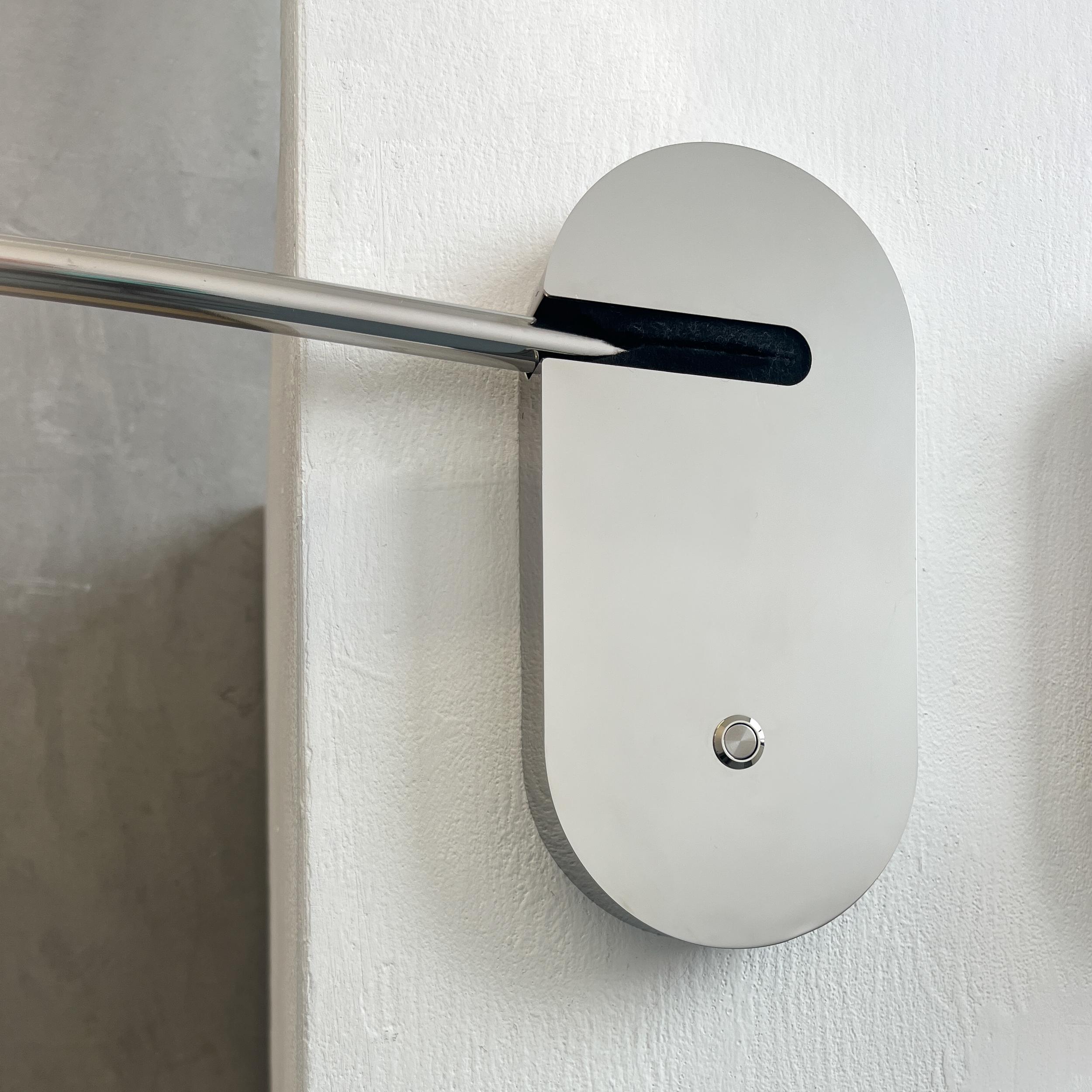 Lupa Beleuchteter Wandlupenspiegel mit Edelstahlrahmen im Angebot 4