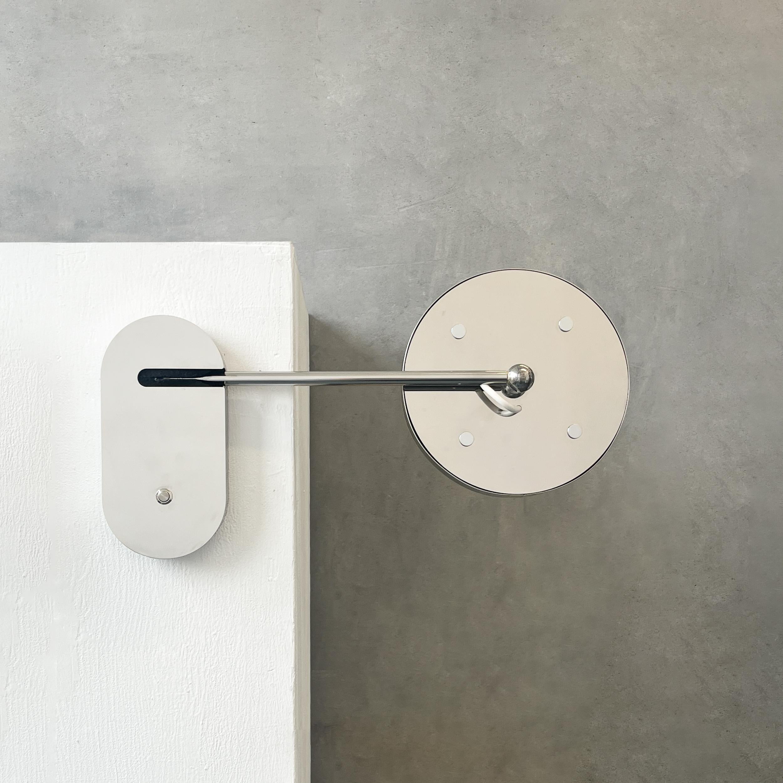 Lupa Beleuchteter Wandlupenspiegel mit Edelstahlrahmen (Poliert) im Angebot