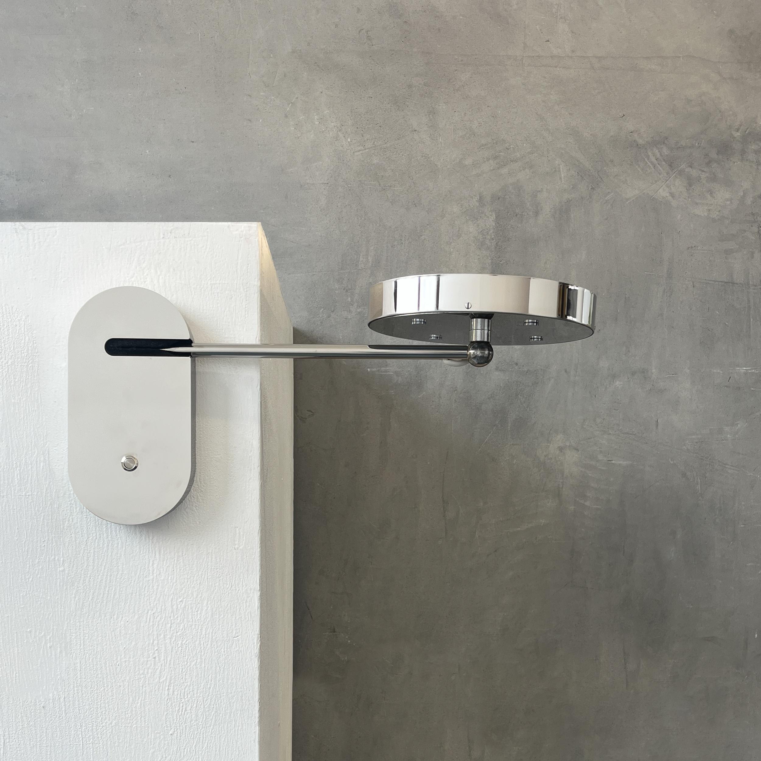 Lupa Beleuchteter Wandlupenspiegel mit Edelstahlrahmen im Zustand „Neu“ im Angebot in London, London