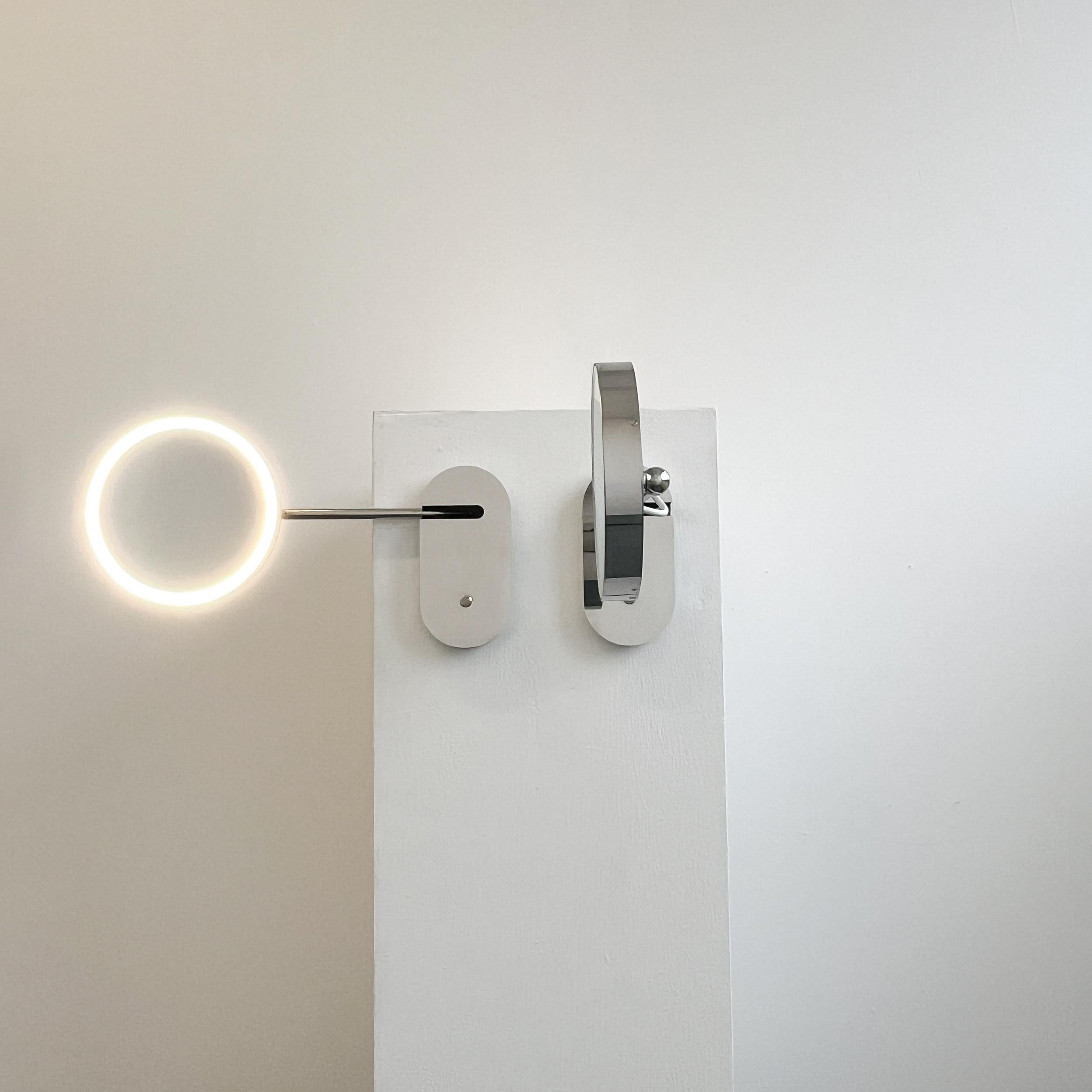 Lupa Beleuchteter Wandlupenspiegel mit Edelstahlrahmen im Angebot 1