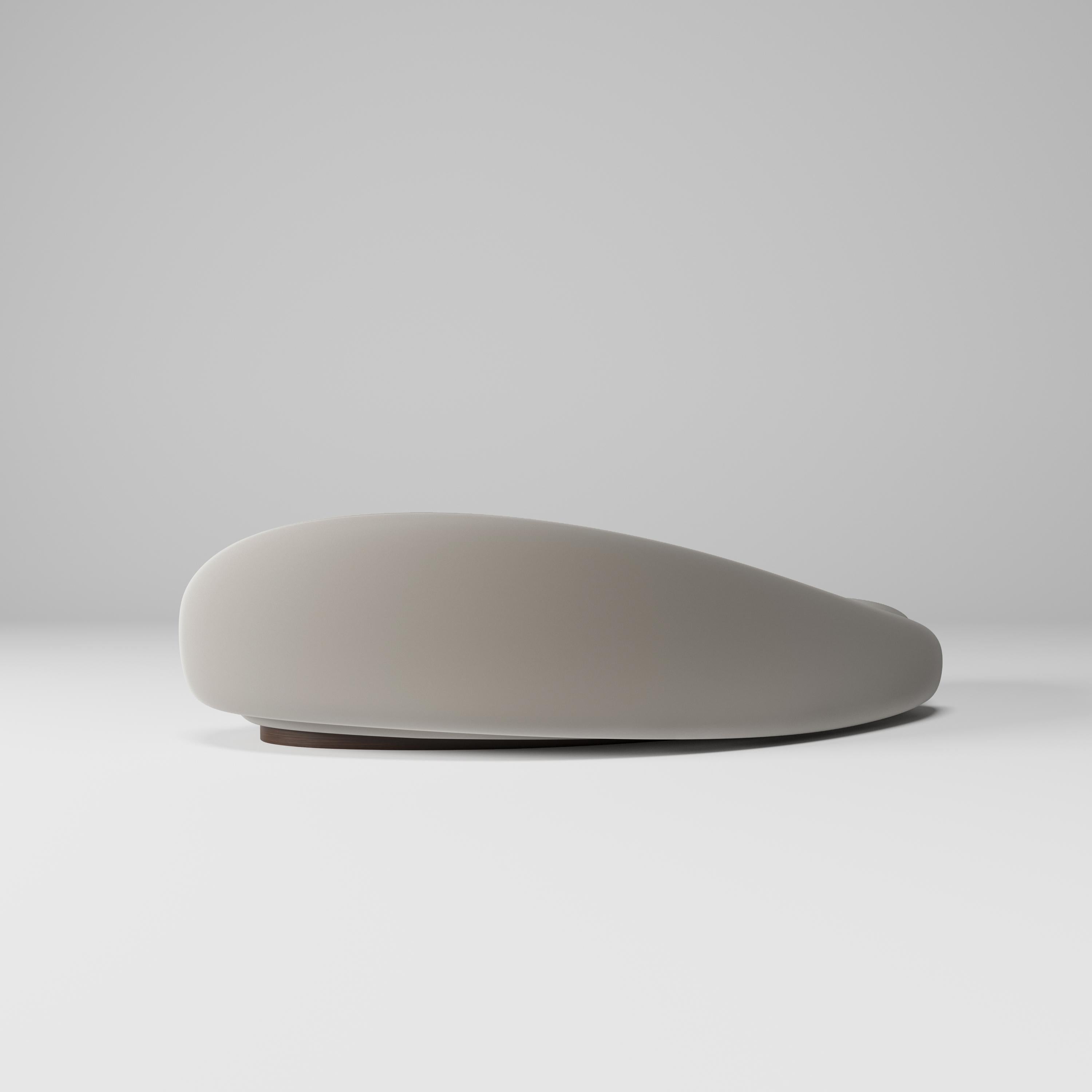 A minimal but uncompromising design... Lupa draws attention with its fluid, asymmetrical curved form; With its solid hornbeam frame structure and high-quality sponge, it maintains its unique form even in frequent use. By design, they take a