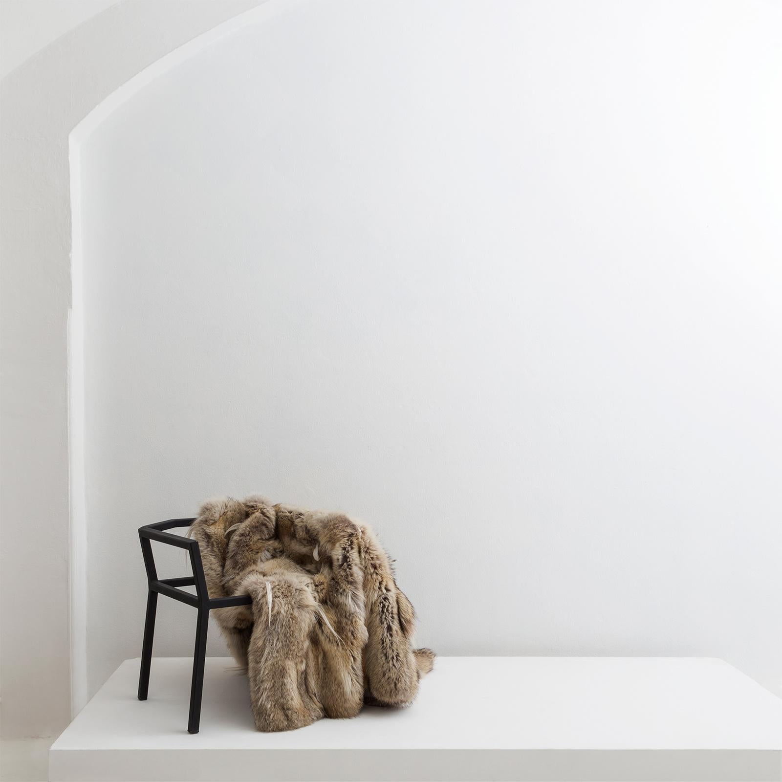 Chaise Lupo avec cadre de chaise en acier et assise en fourrure de l'Atelier Von Pelt Neuf - En vente à Milan, IT