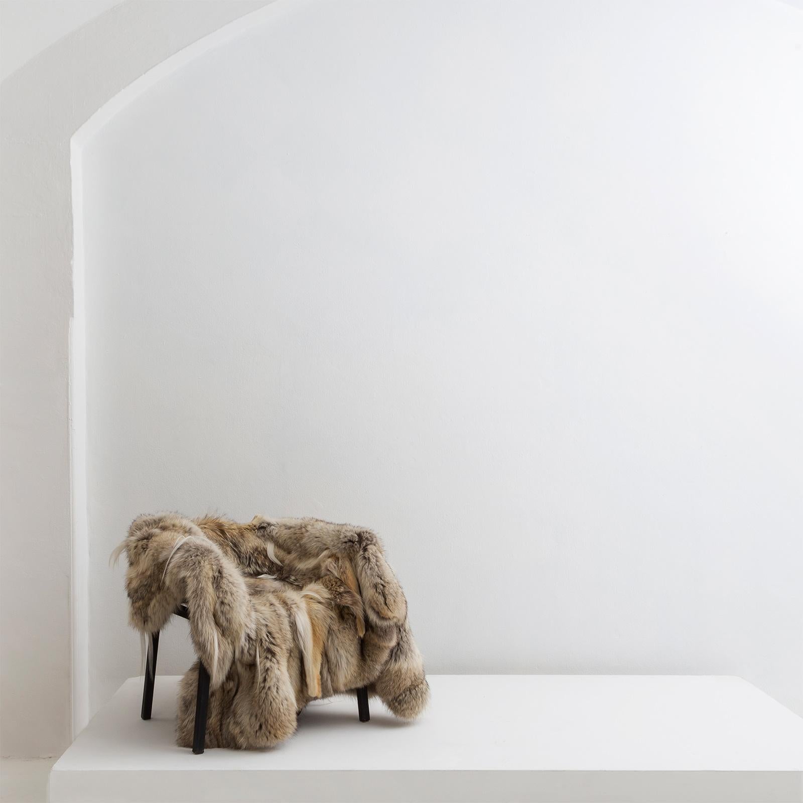 XXIe siècle et contemporain Chaise Lupo avec cadre de chaise en acier et assise en fourrure de l'Atelier Von Pelt en vente