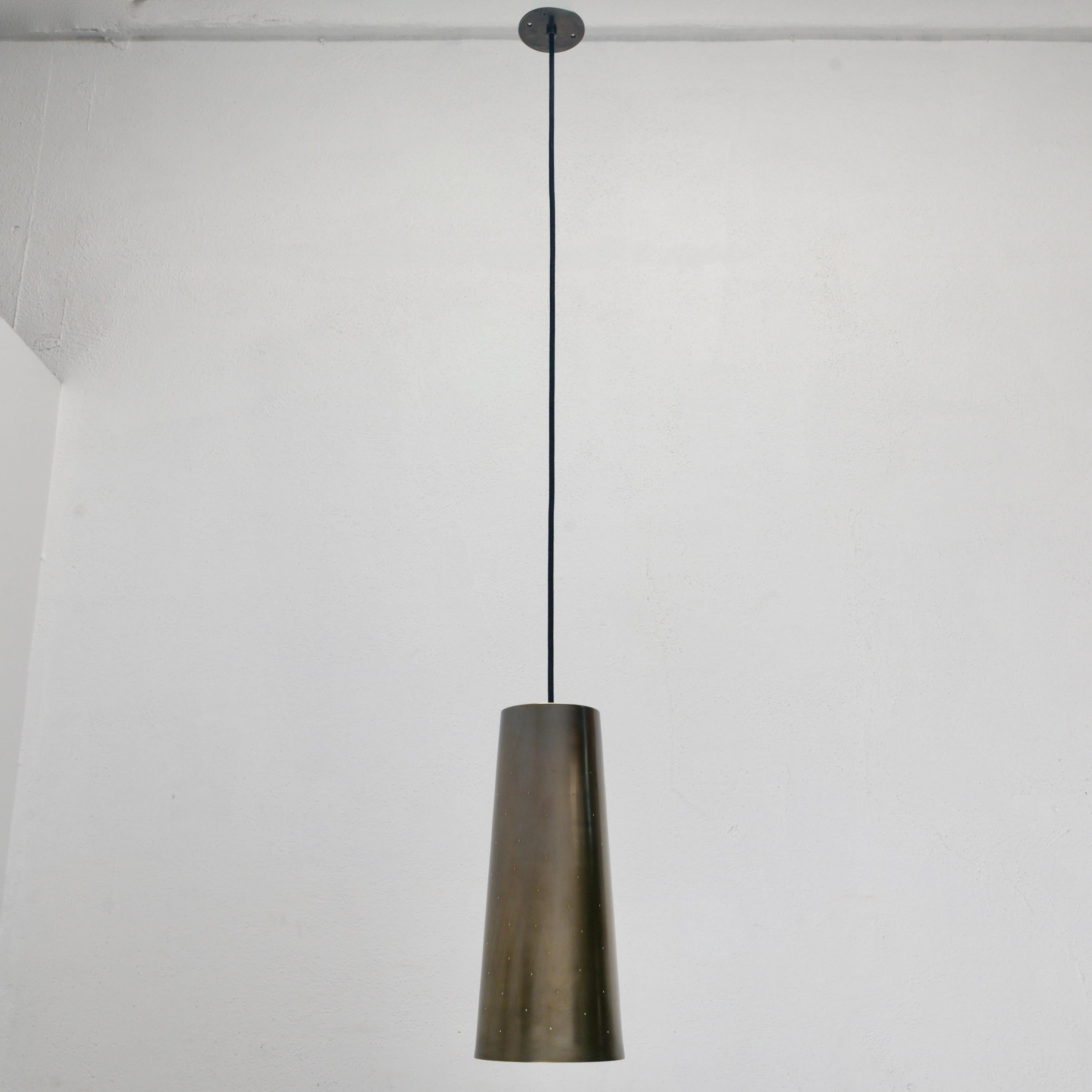 Scandinave moderne Lampe à suspension LUrco BR de Lumfardo Luminaires en vente