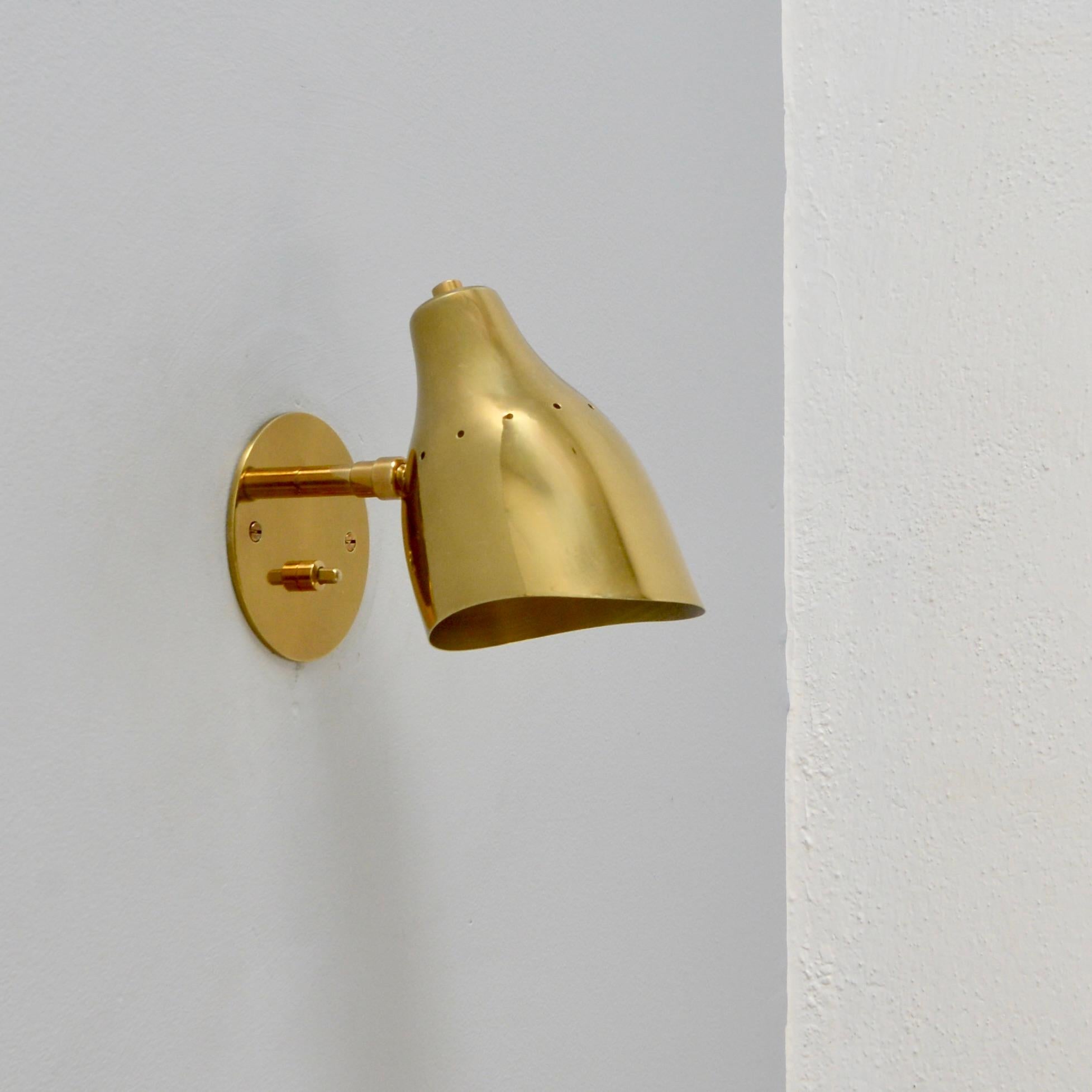 Beautiful Lumfardo LUread spot sconce in solid brass with a push switch on the backplate. A sconce inspired as a contemporary take on classic midcentury lines. Can be wired for any region worldwide. Single E12 candelabra based socket. Light bulbs