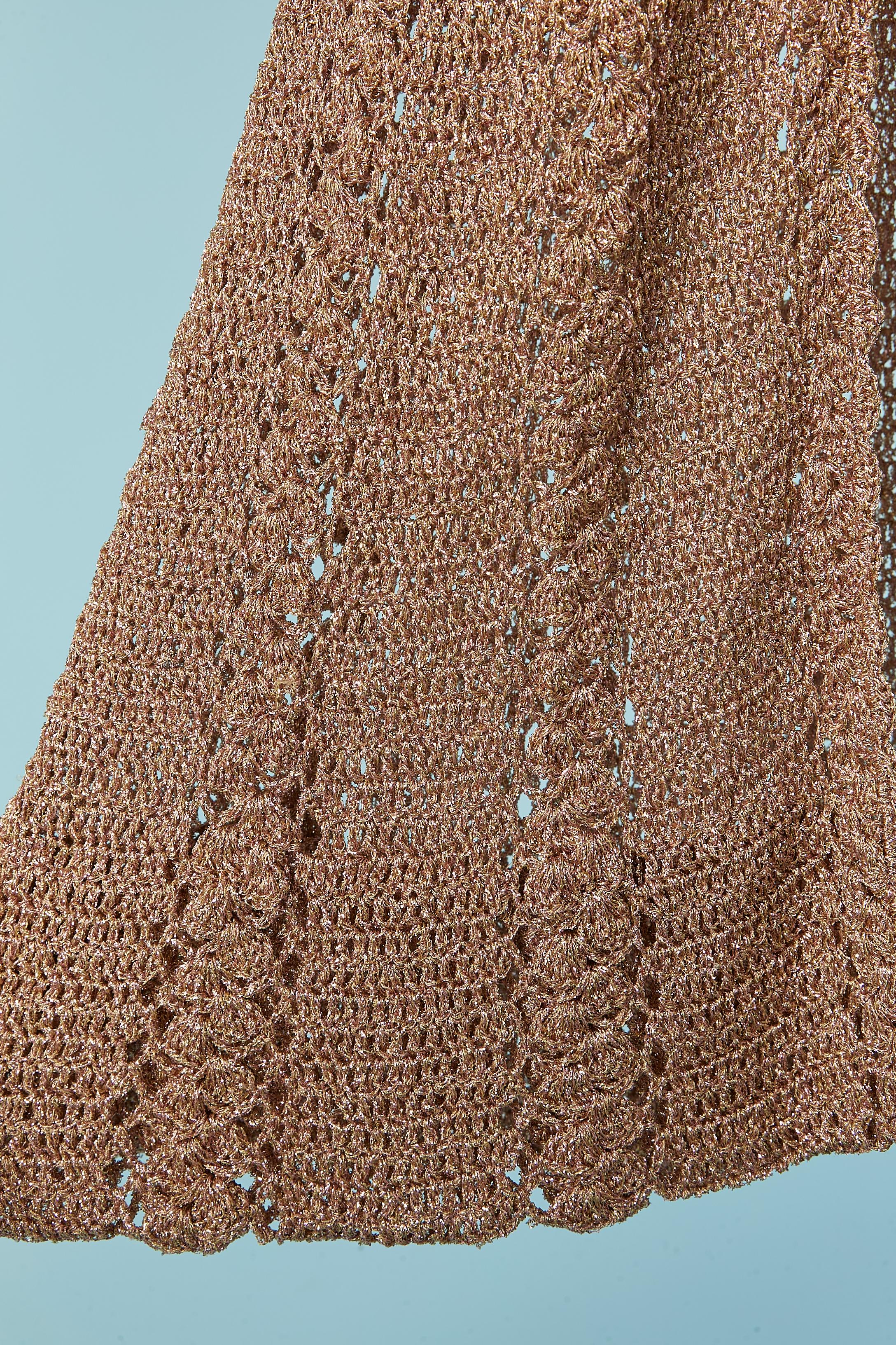 Abrigo largo de punto de crochet de lúrex con botón de lúrex Circa 1970's en venta 1