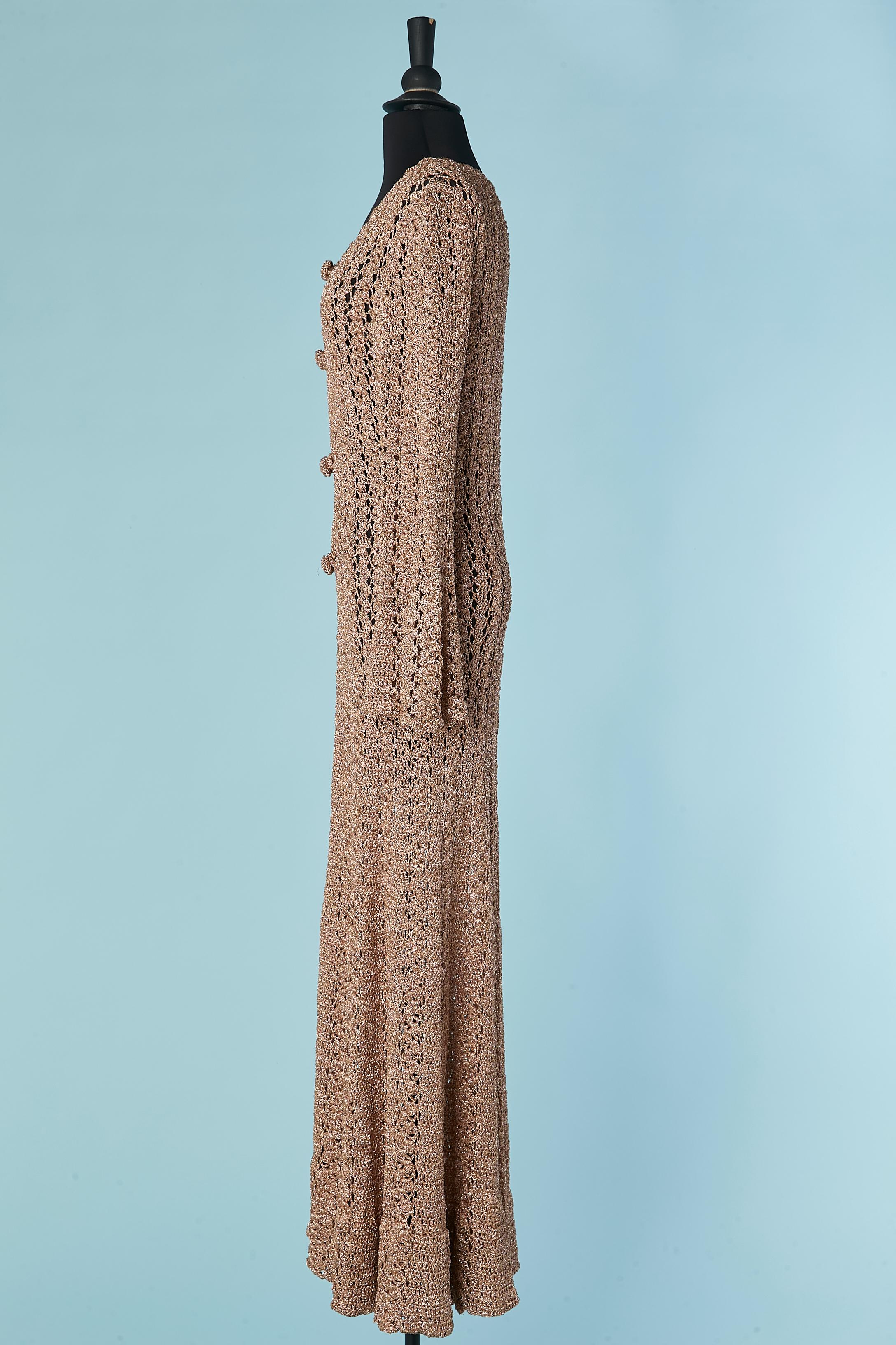 Abrigo largo de punto de crochet de lúrex con botón de lúrex Circa 1970's en venta 2