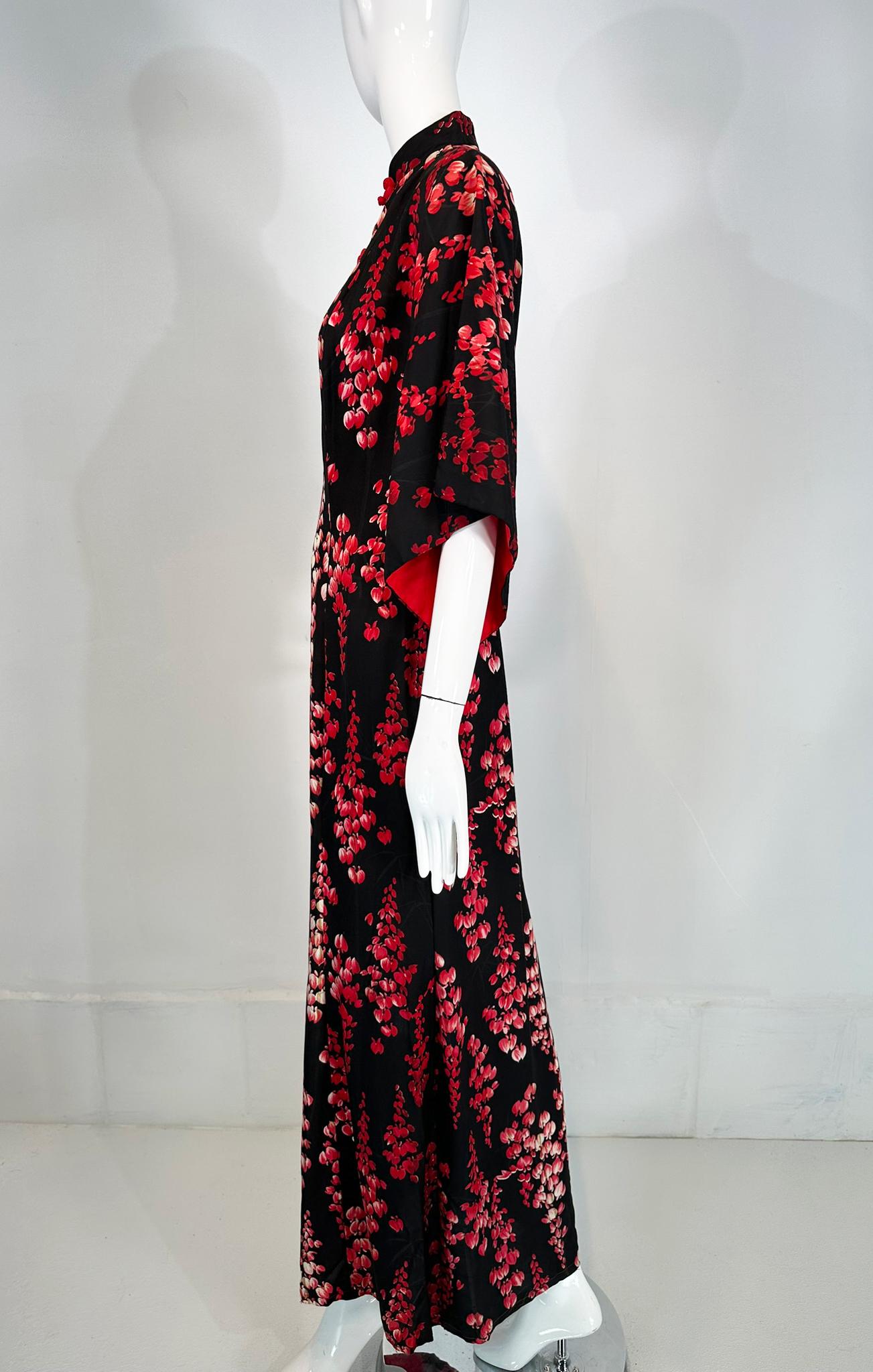 Lurline Casuals Waikiki Hawaiian Pake Muu Dress Bleeding Hearts Black Red 1950s In Good Condition For Sale In West Palm Beach, FL