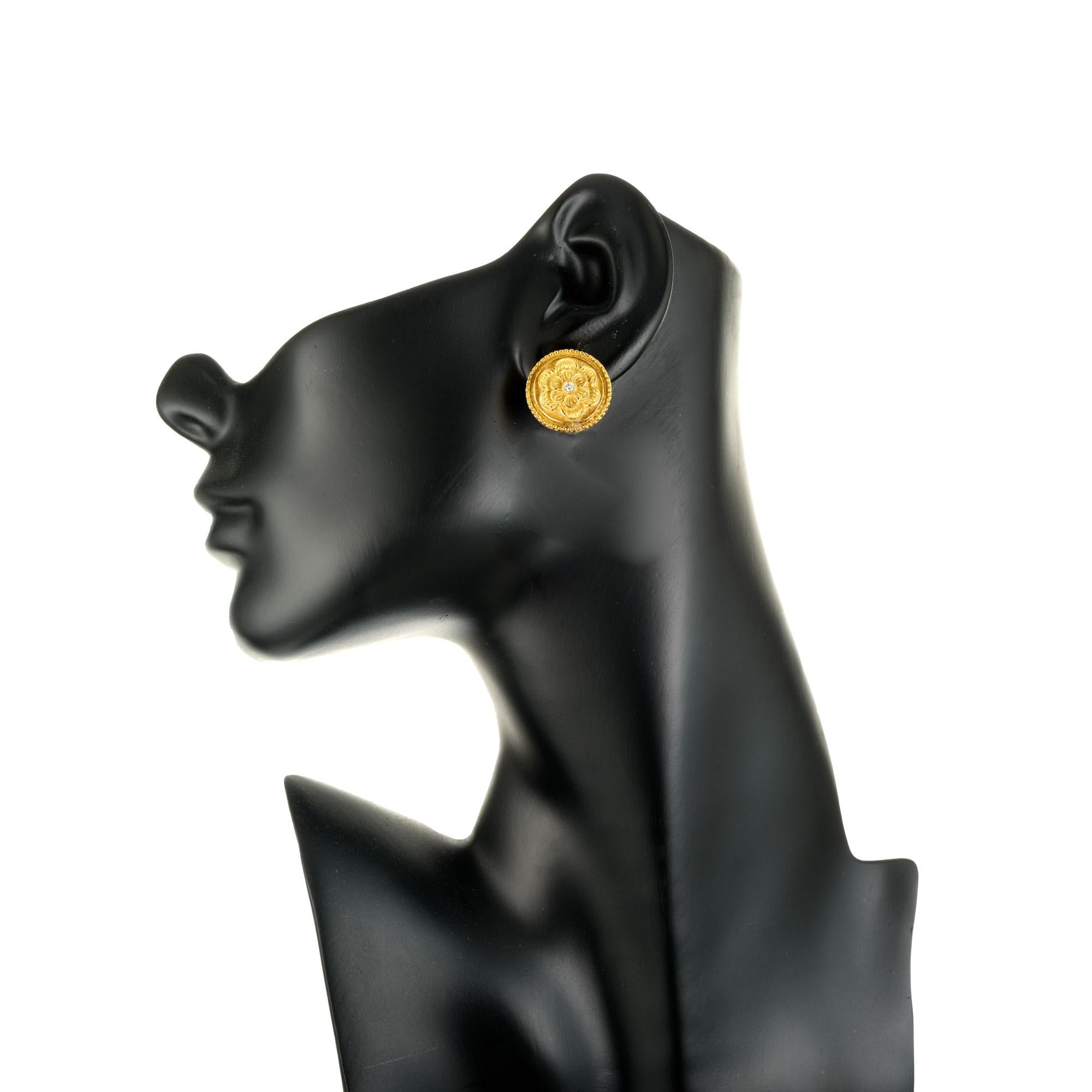 Diamant-Ohrringe aus Grüngold mit Blume-Knopfleiste von Loro im Angebot 1