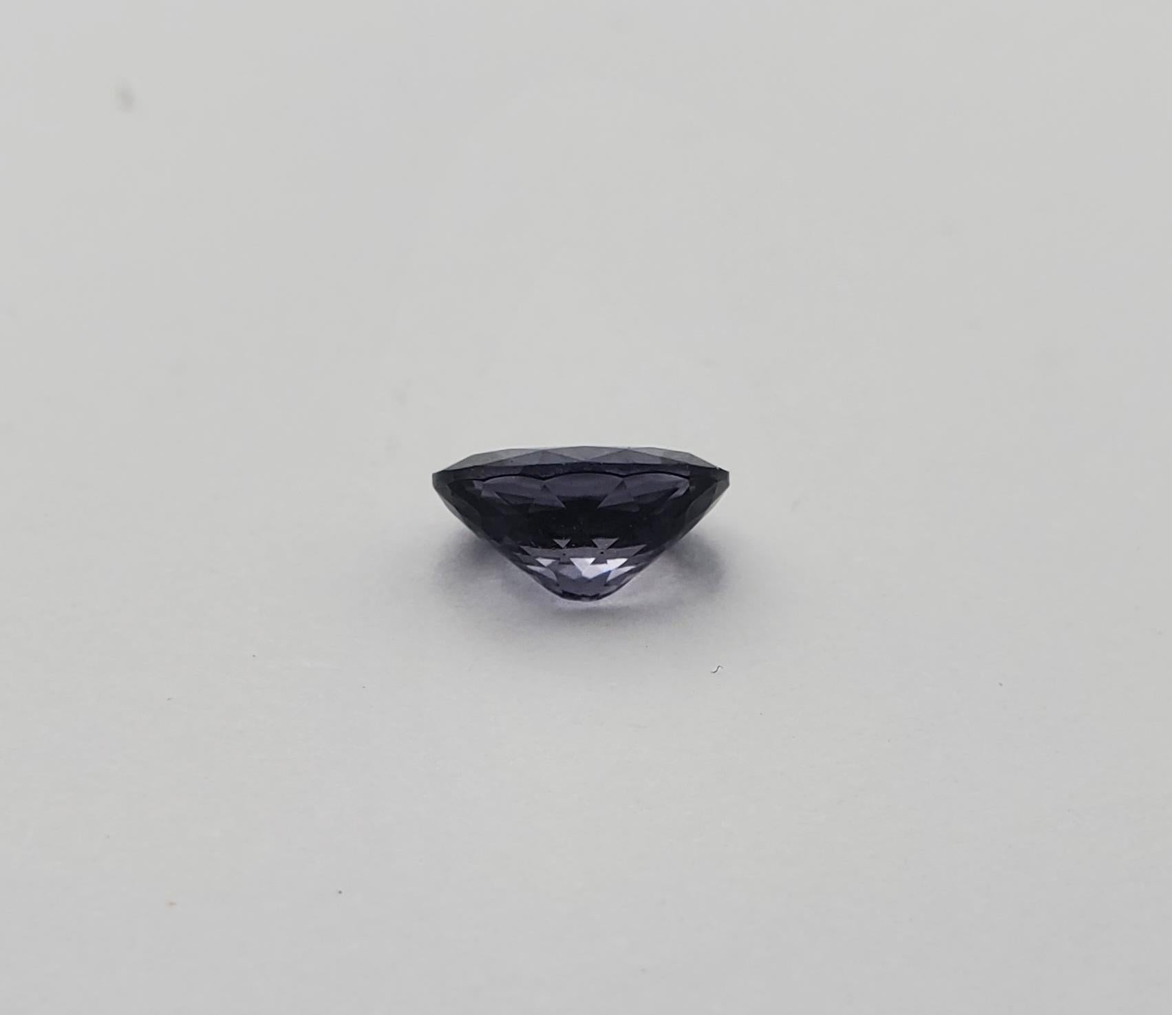Exquisita Espinela de Platino Oval Natural de 1,71 ct en Excelente Estado en Pittsburgh, PA