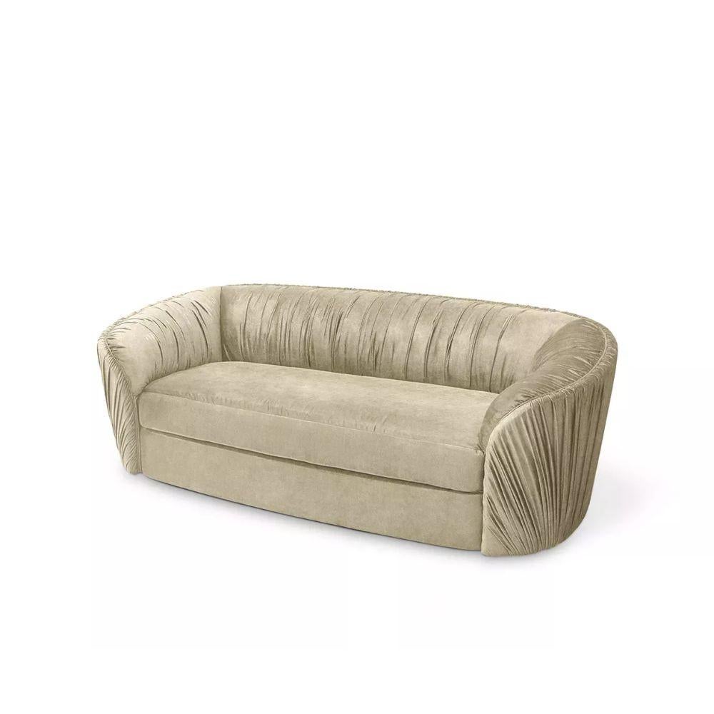 Laissez-vous séduire par les courbes profondes et sensuelles du canapé Luscious. Des plis ondulants et des détails métalliques provocants ajoutent une touche de style à ce somptueux canapé.


Matériaux et finitions : 
Tapisserie d'ameublement : Lux