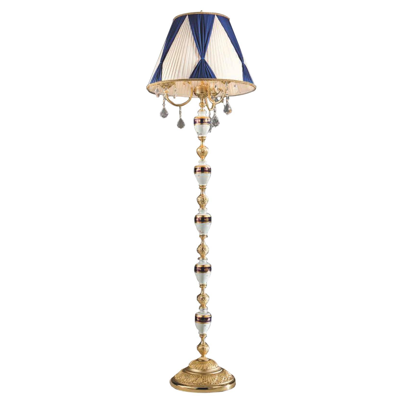 Lampadaire à 3 lumières plaqué or 24kt avec  Porcelaine et cristaux transparents