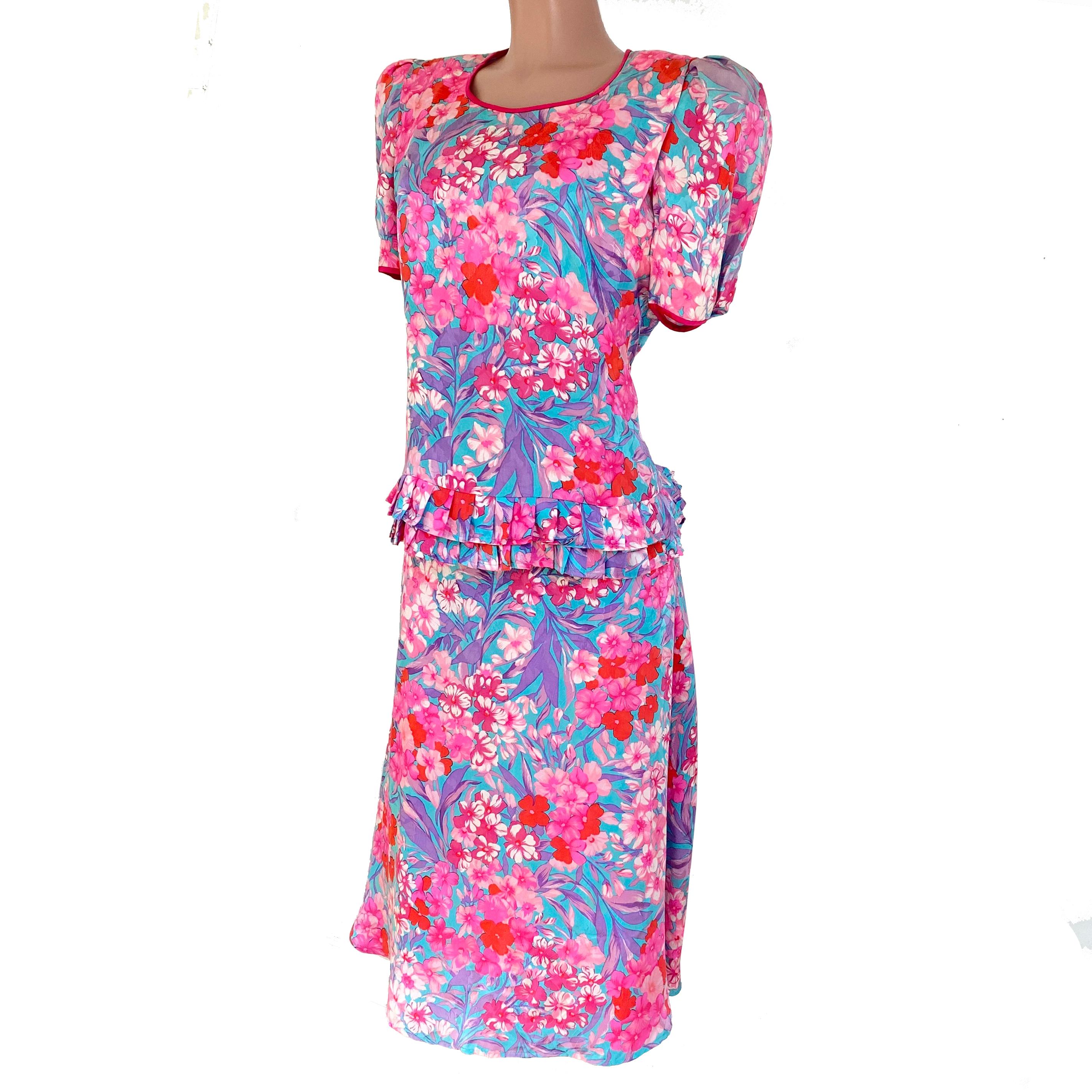 Lush Floral Printed Silk Jacquard Ensemble Set - new with tag For Sale 4