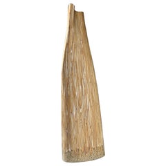 Lusia Robinson Jarrón de fibra de vidrio con escultura de bambú