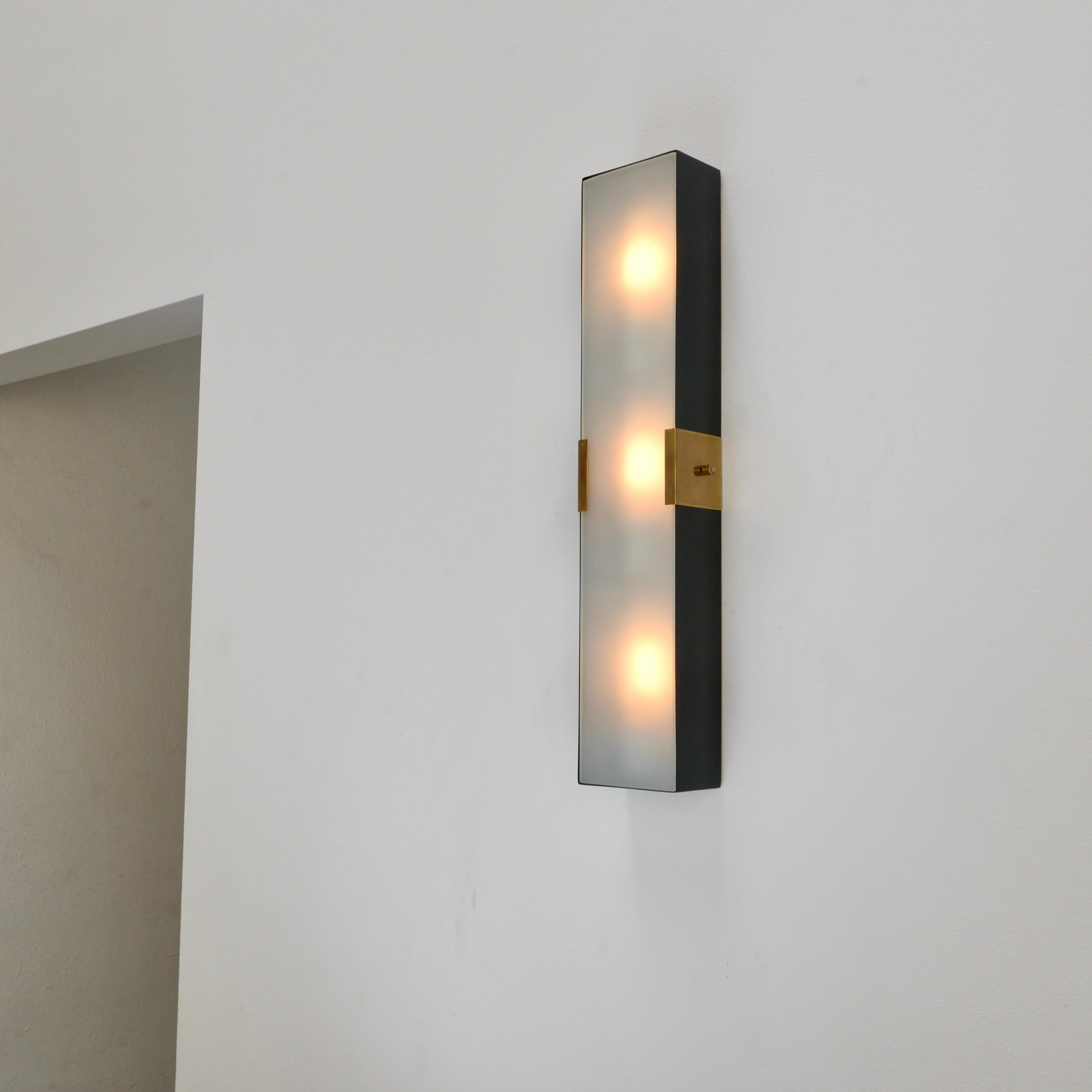 LUsquare RT Sconce (blk, wt) For Sale 8