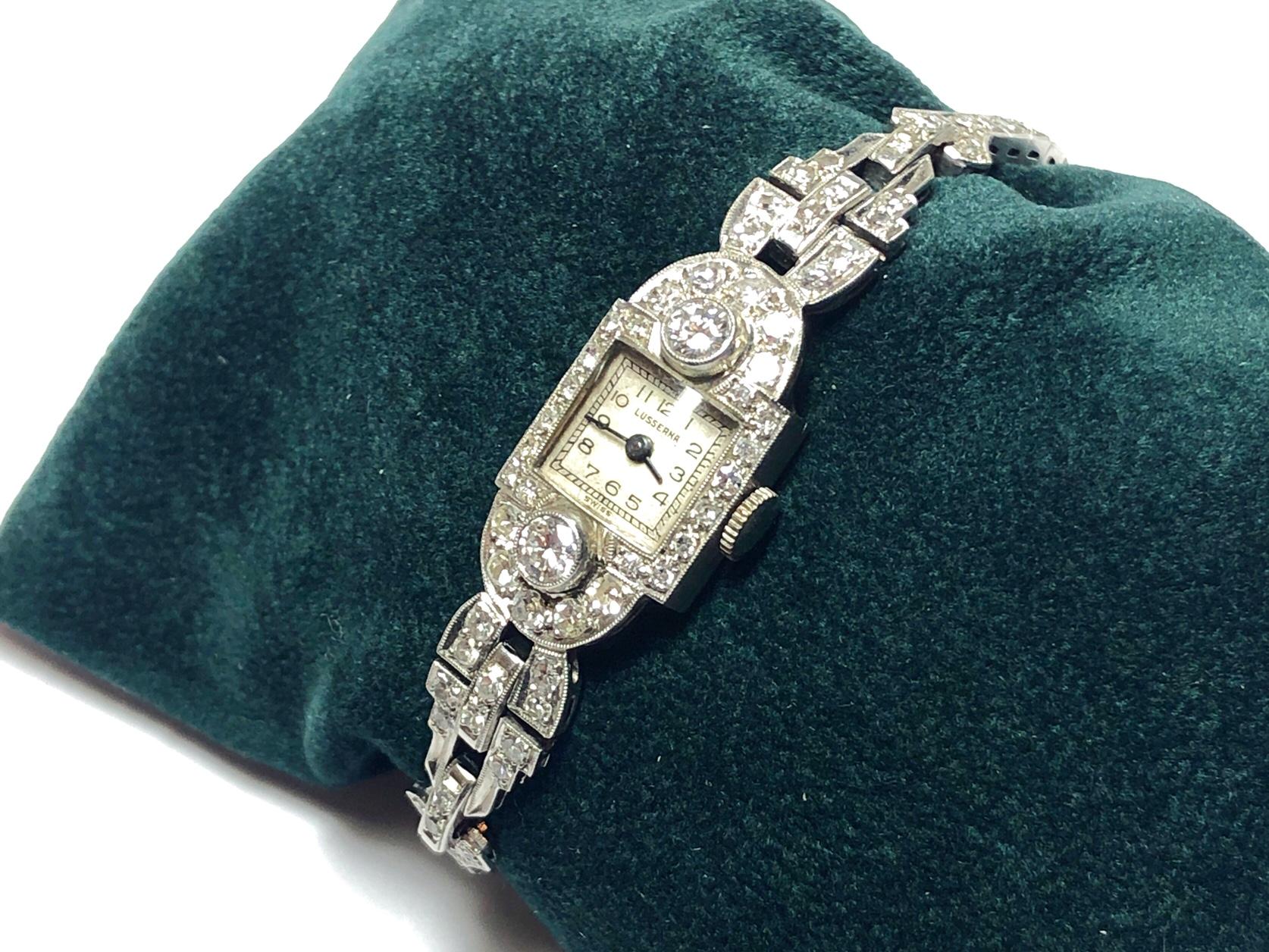Montre-bracelet cocktail Art déco Lusserna en platine et diamants, vers 1930 Bon état - En vente à London, GB