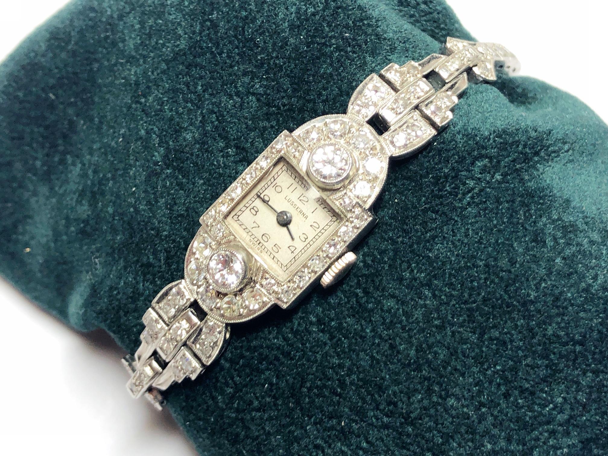 Montre-bracelet cocktail Art déco Lusserna en platine et diamants, vers 1930 Pour femmes en vente