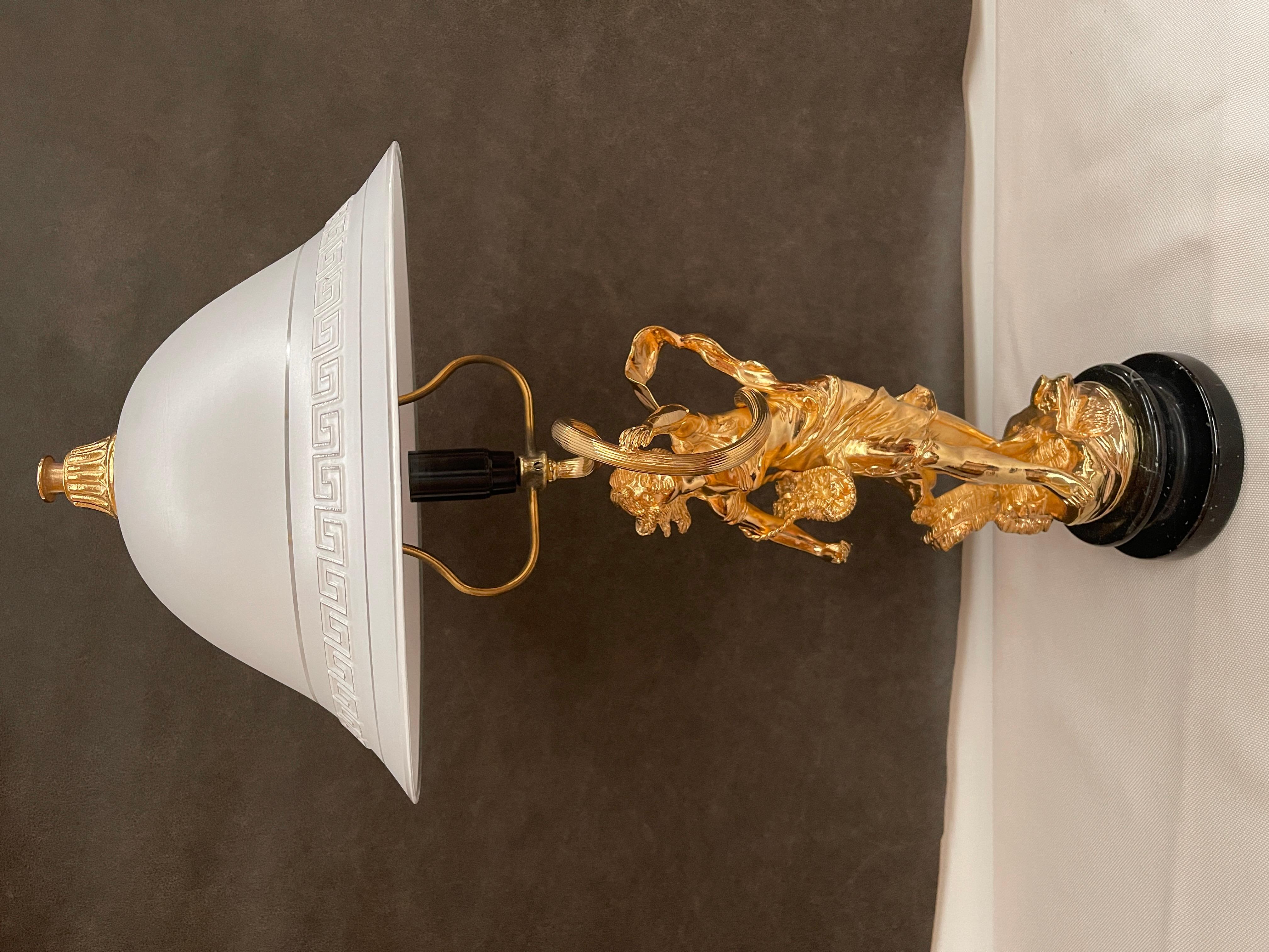 Lussuosa lampada da tavolo in bronzo dorato in classico stile italiano sec. XX Italian en venta