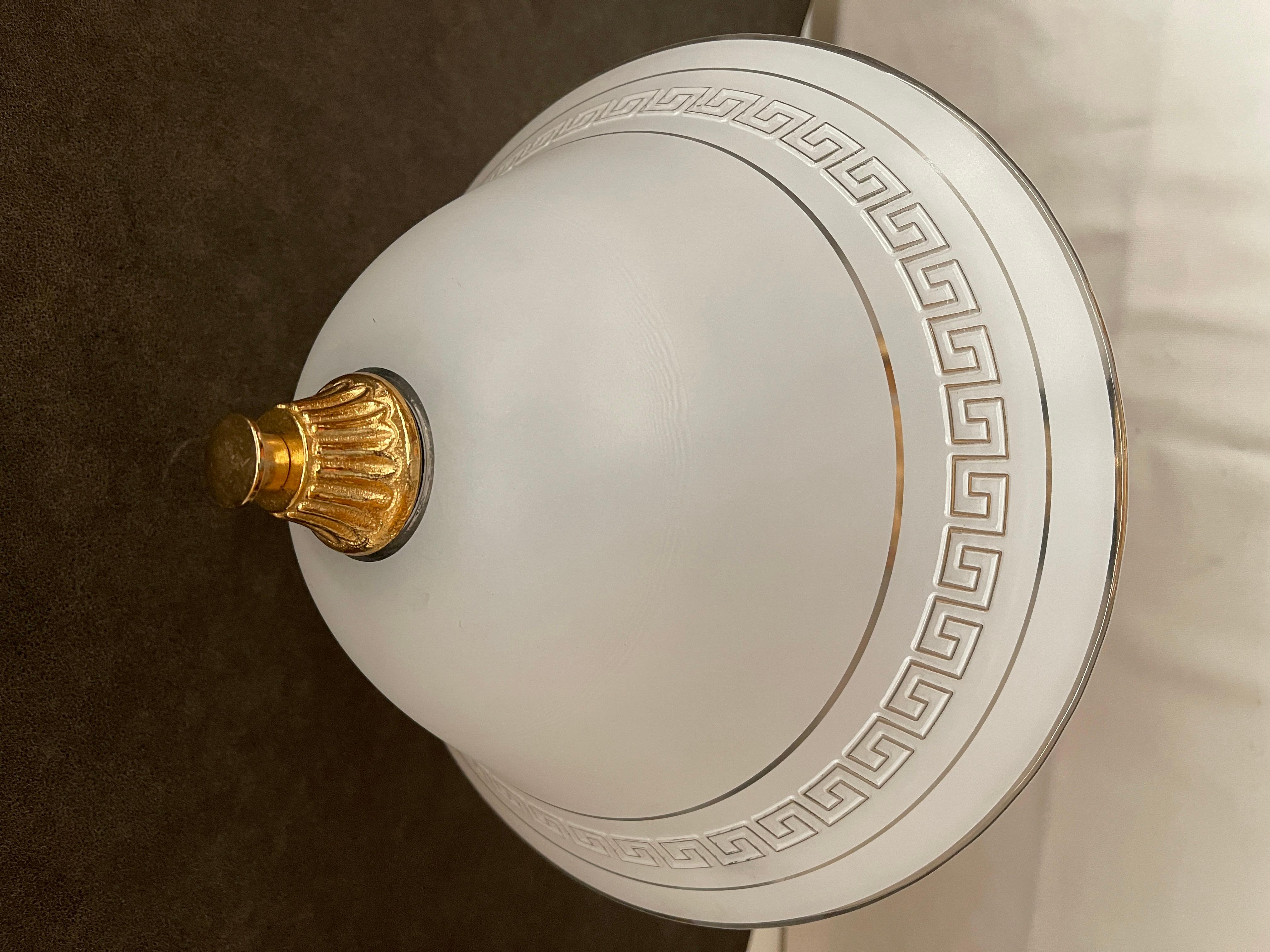 Lussuosa lampada da tavolo in bronzo dorato in classico stile italiano sec. XX 20th Century en venta