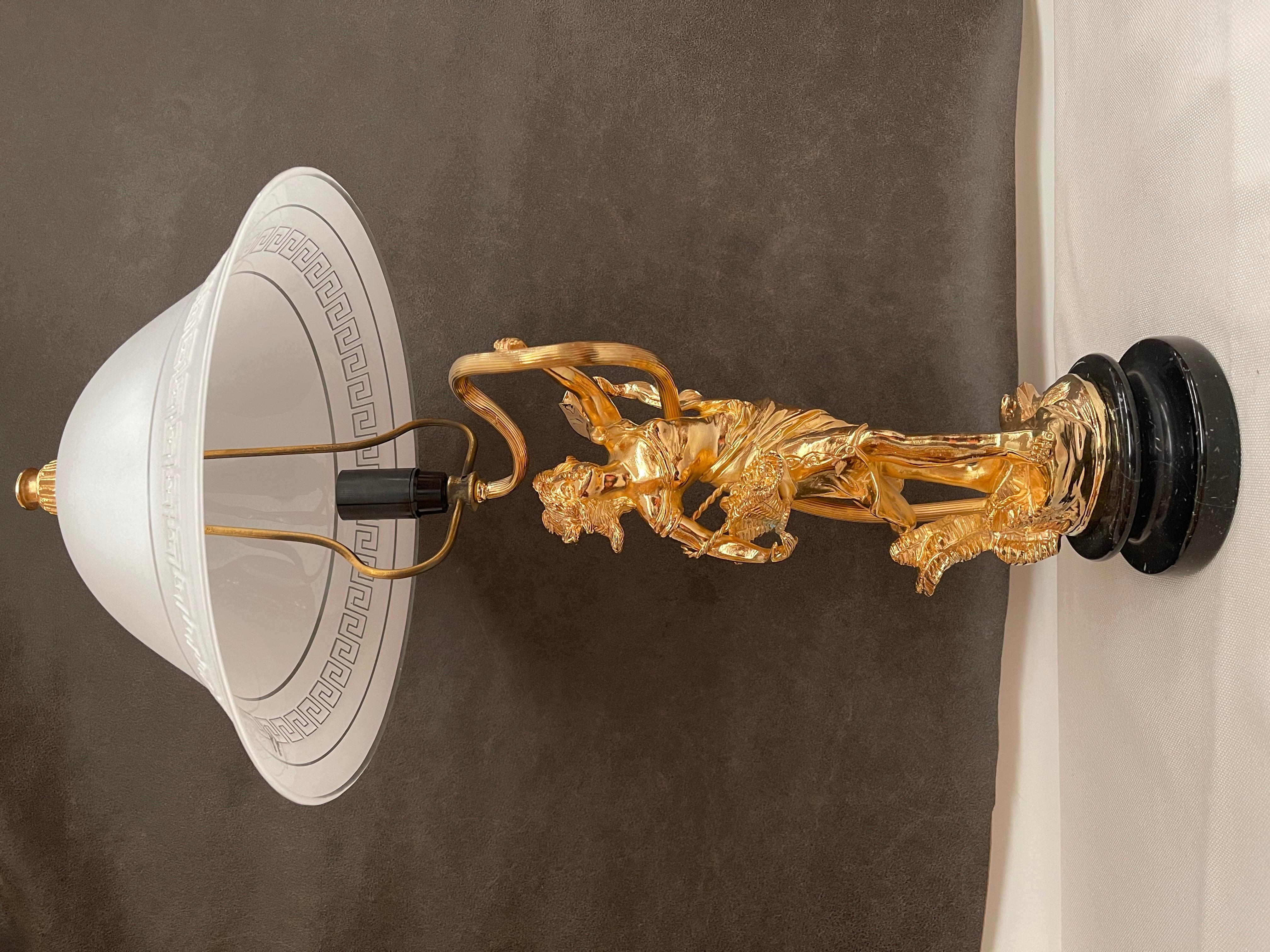 Lussuosa lampada da tavolo in bronzo dorato in classico stile italiano sec. XX en venta 1