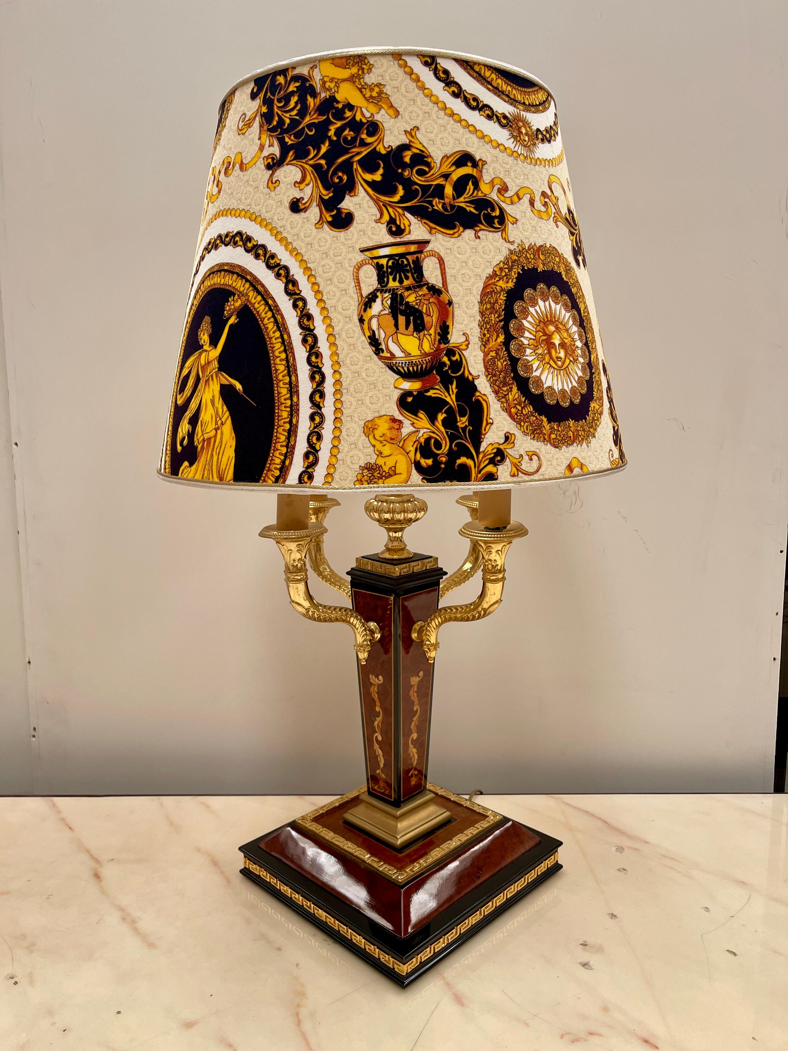 Lussuosa lampada da tavolo in stile Impero con paralume classico versailles en venta 3