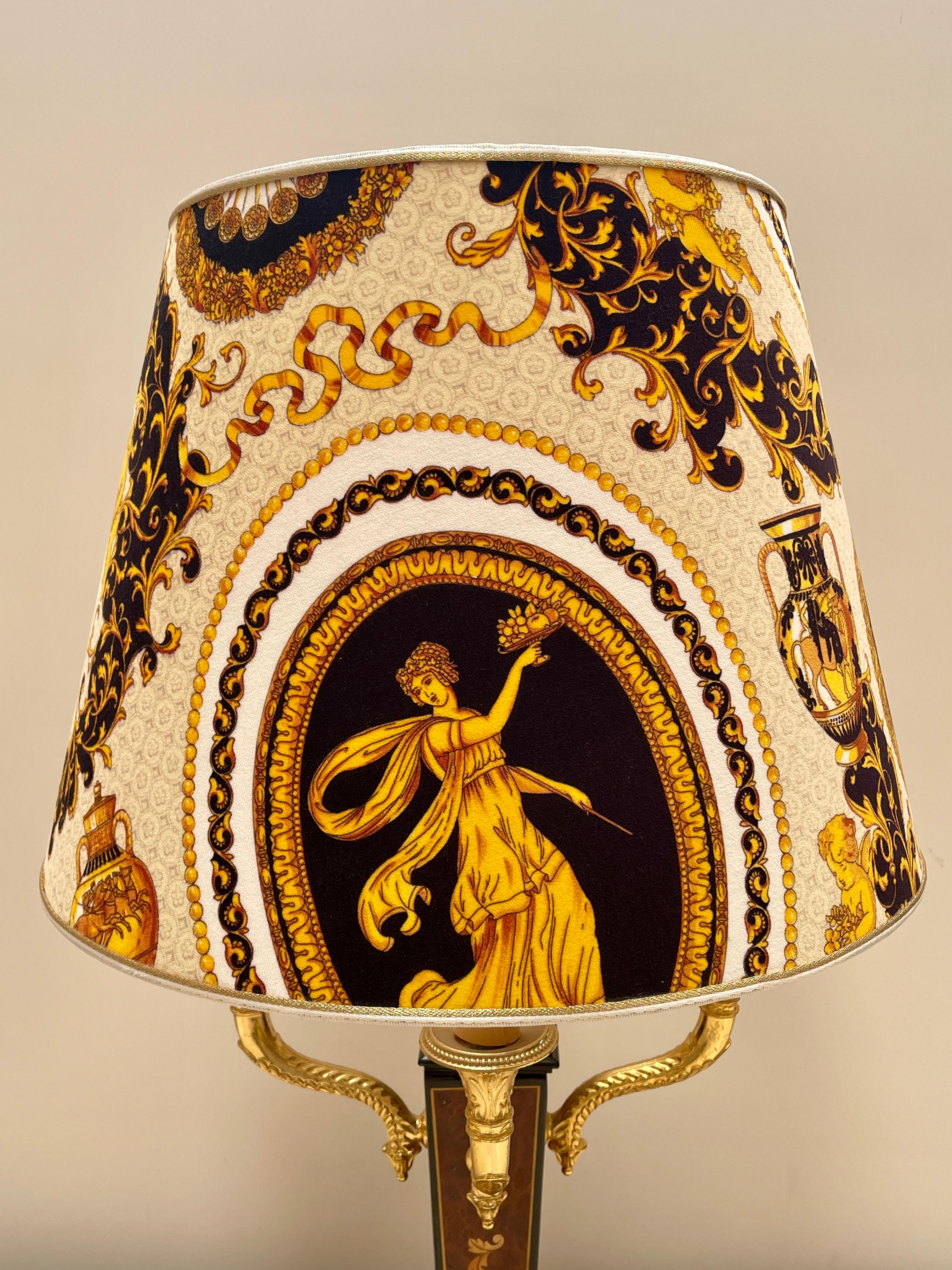 Lussuosa lampada da tavolo in stile Impero con paralume classico versailles Italian en venta
