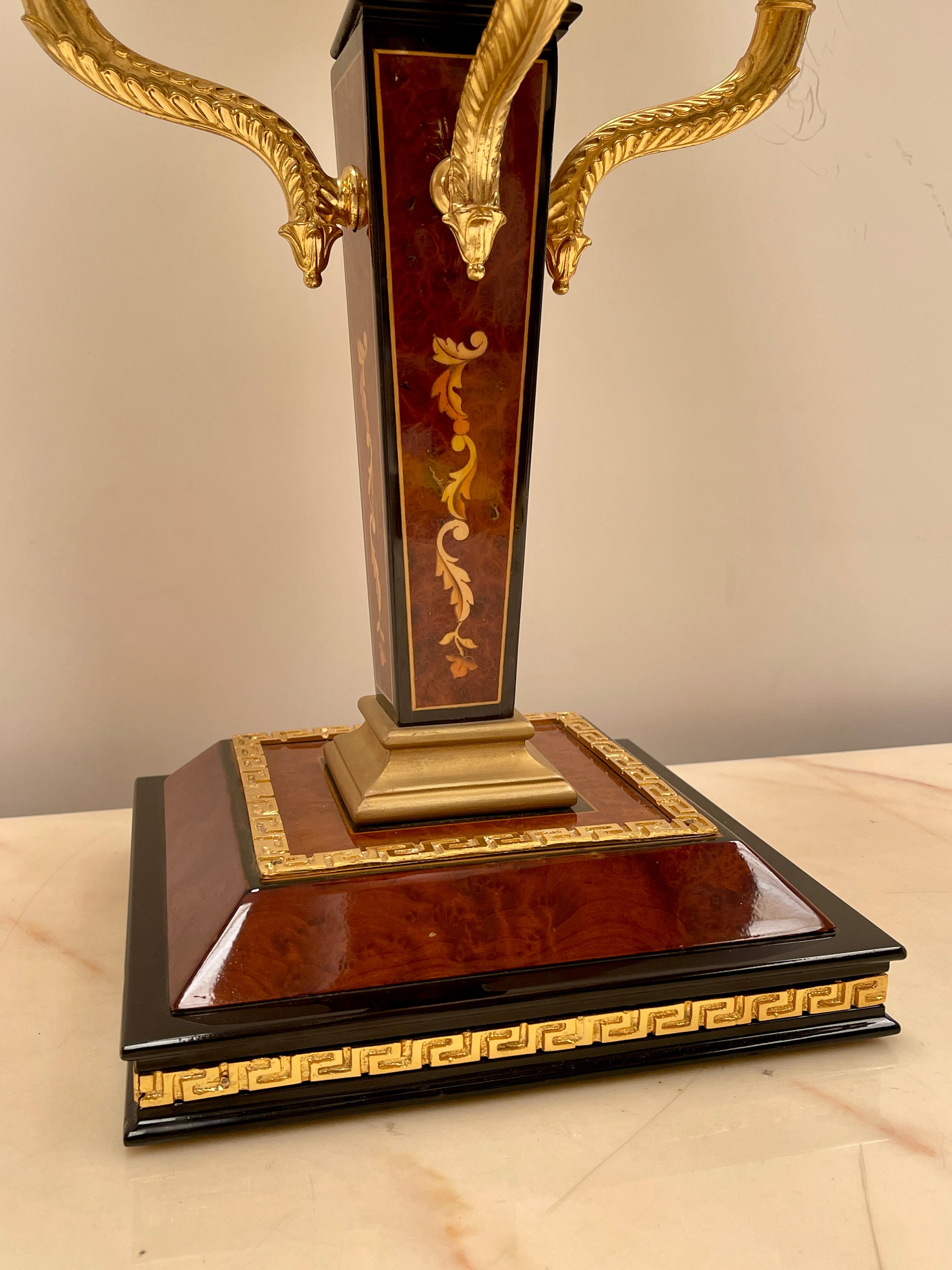Lussuosa lampada da tavolo in stile Impero con paralume classico versailles Hecho a mano en venta