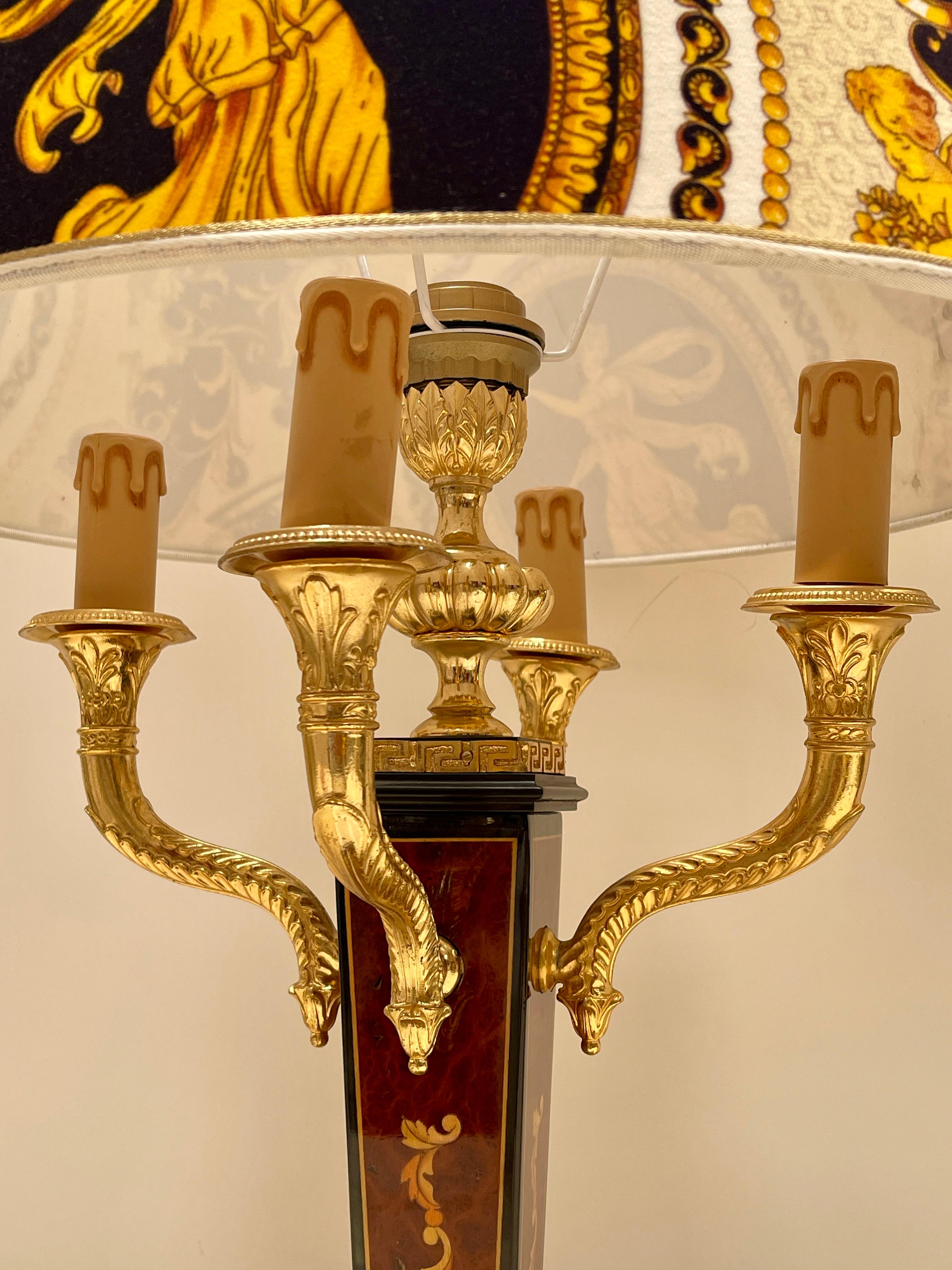 Lussuosa lampada da tavolo in stile Impero con paralume classico versailles en Bueno estado para la venta en Cantù, IT