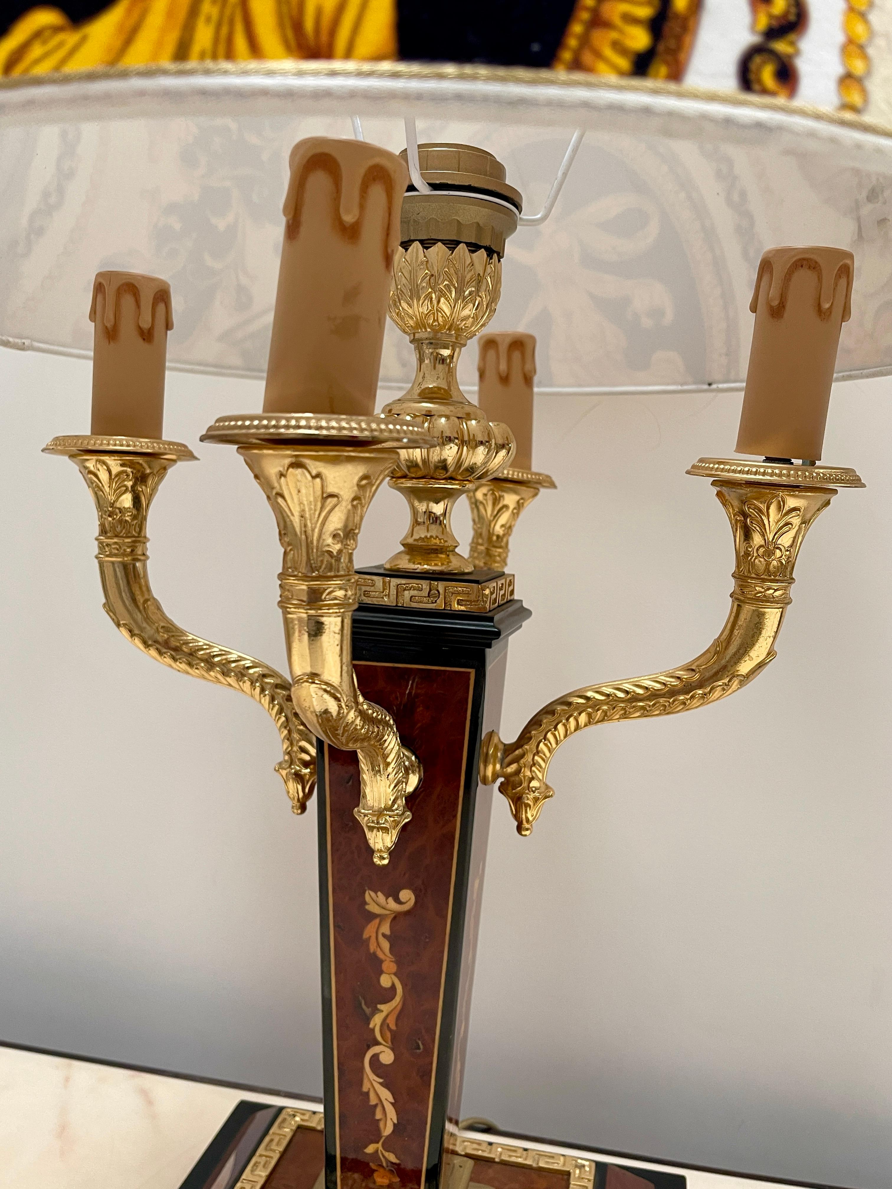 Lussuosa lampada da tavolo in stile Impero con paralume classico versailles en venta 1