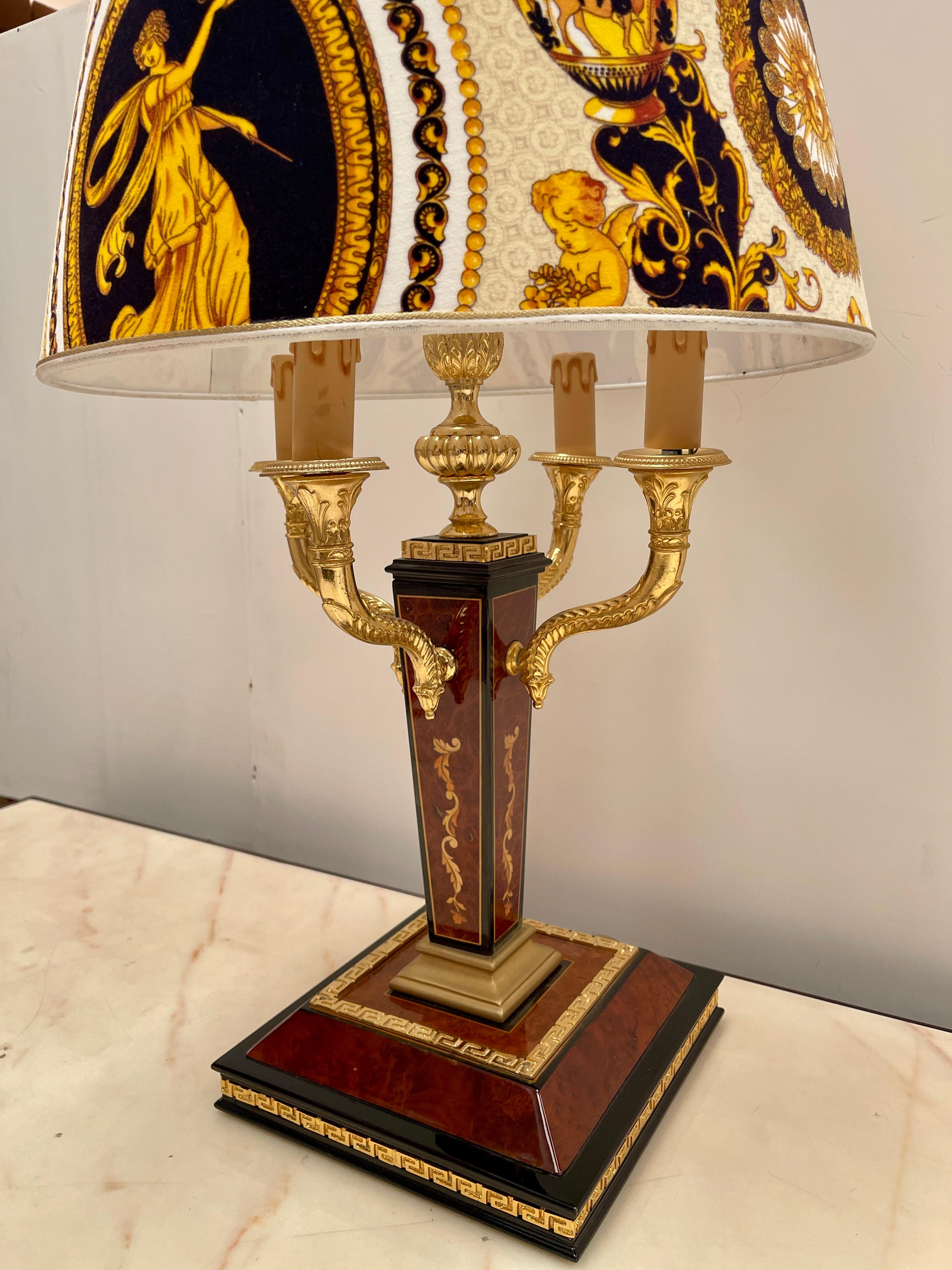 Lussuosa lampada da tavolo in stile Impero con paralume classico versailles en venta 2