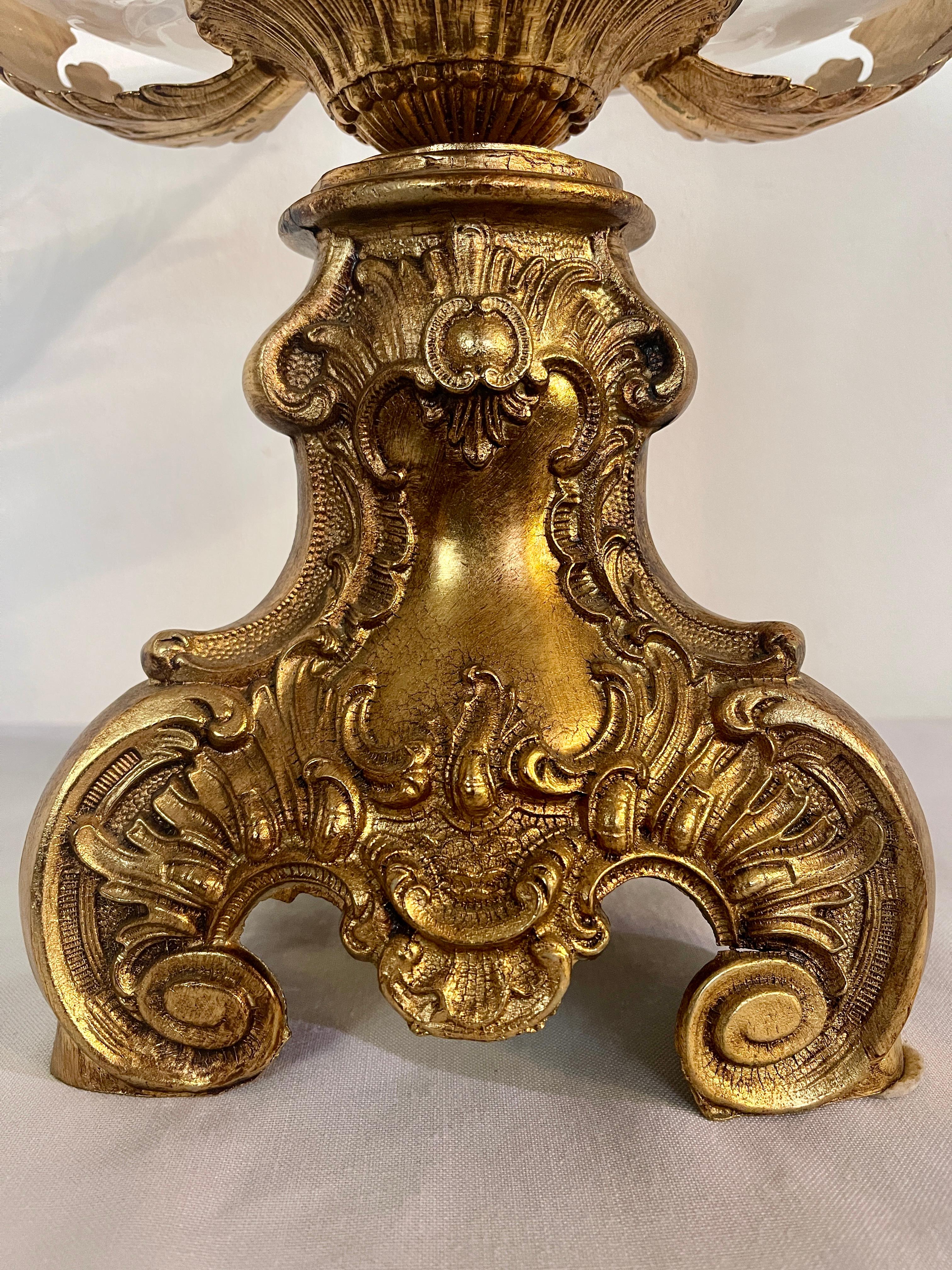 Luxueux centre de table en bronze doré et cristal dans le style de la Renaissance italienne en vente 4