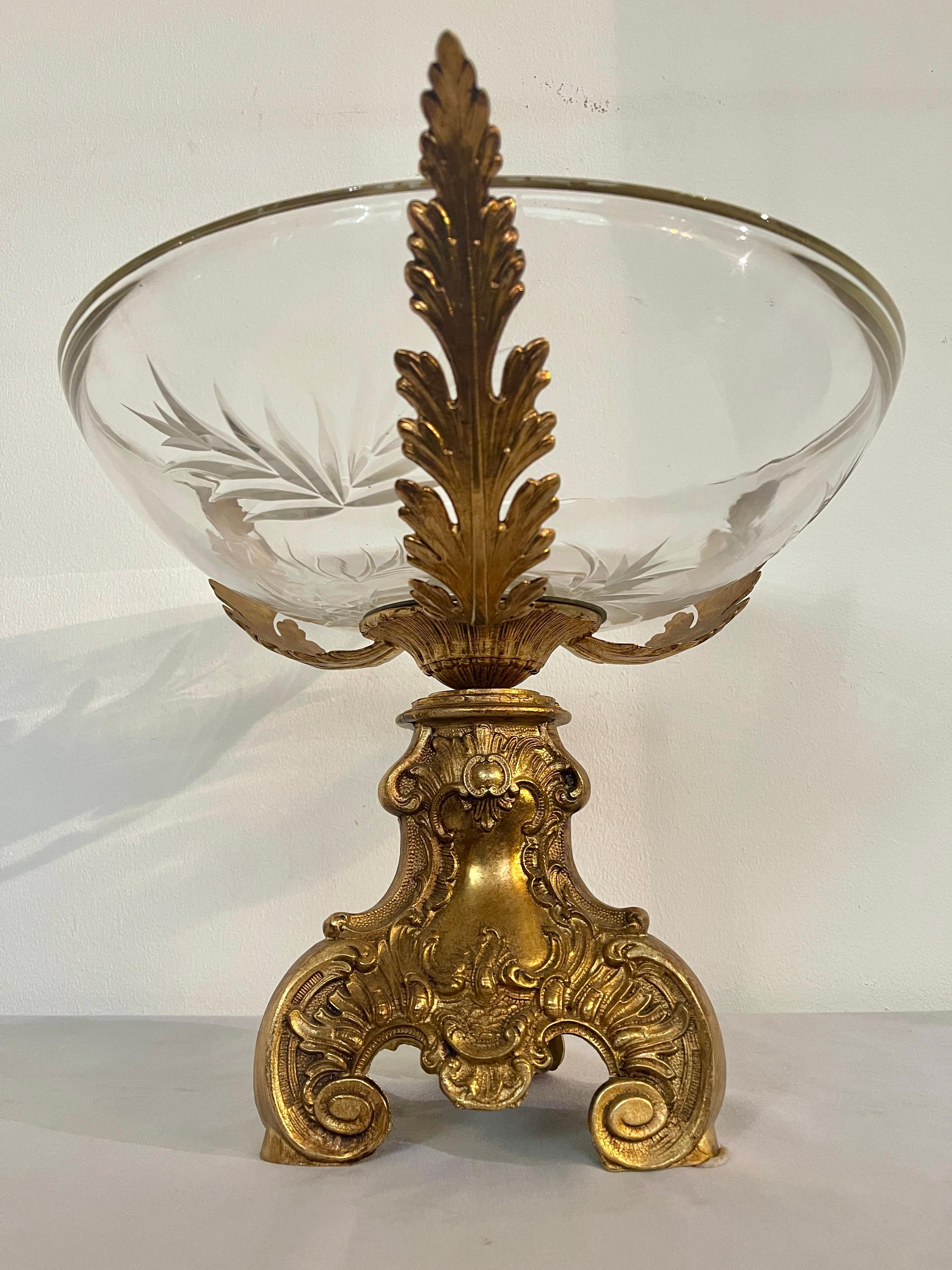 Luxueux centre de table en bronze doré et cristal dans le style de la Renaissance italienne en vente 5