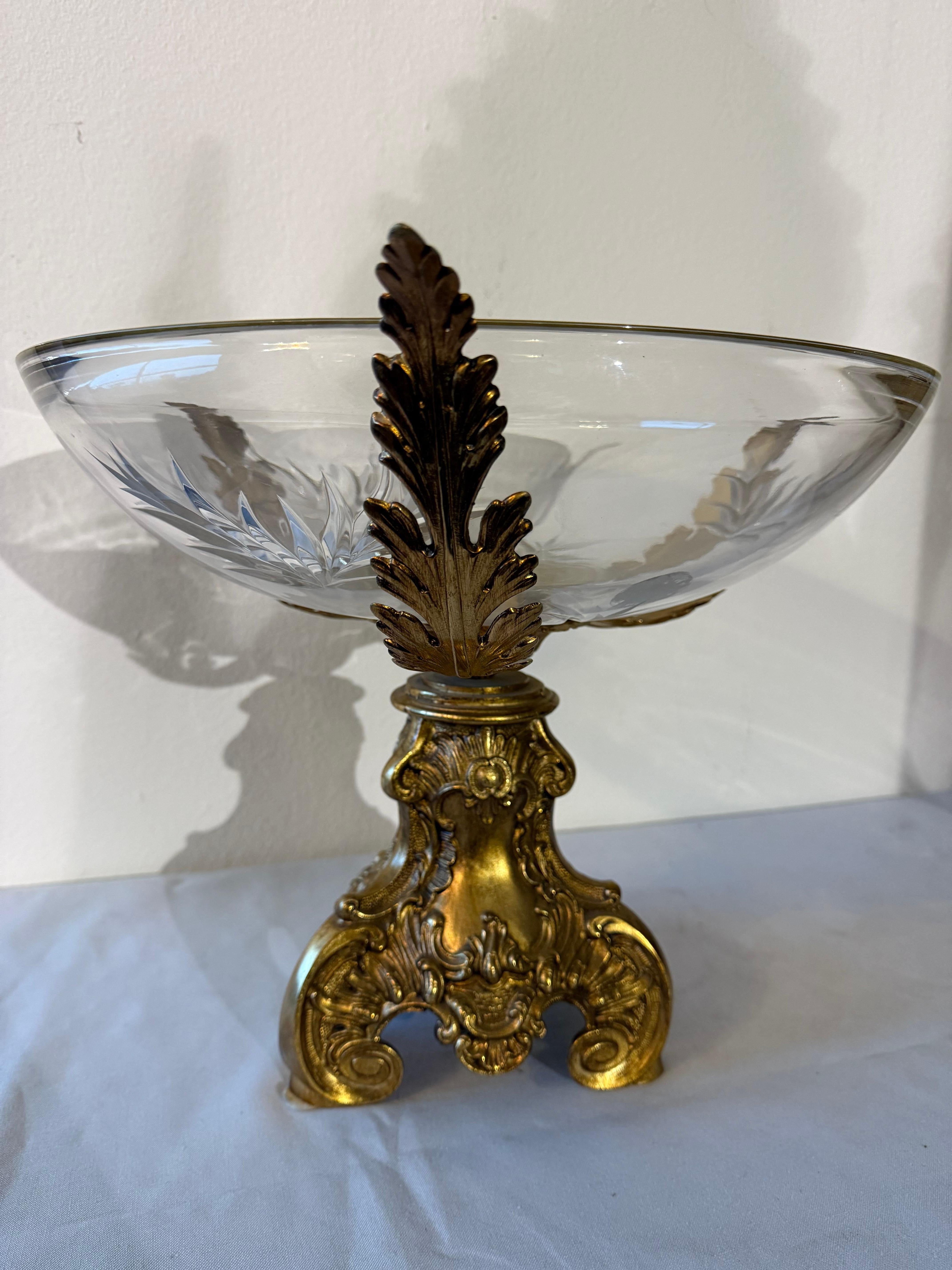 Italian Luxueux centre de table en bronze doré et cristal dans le style de la Renaissance italienne en vente