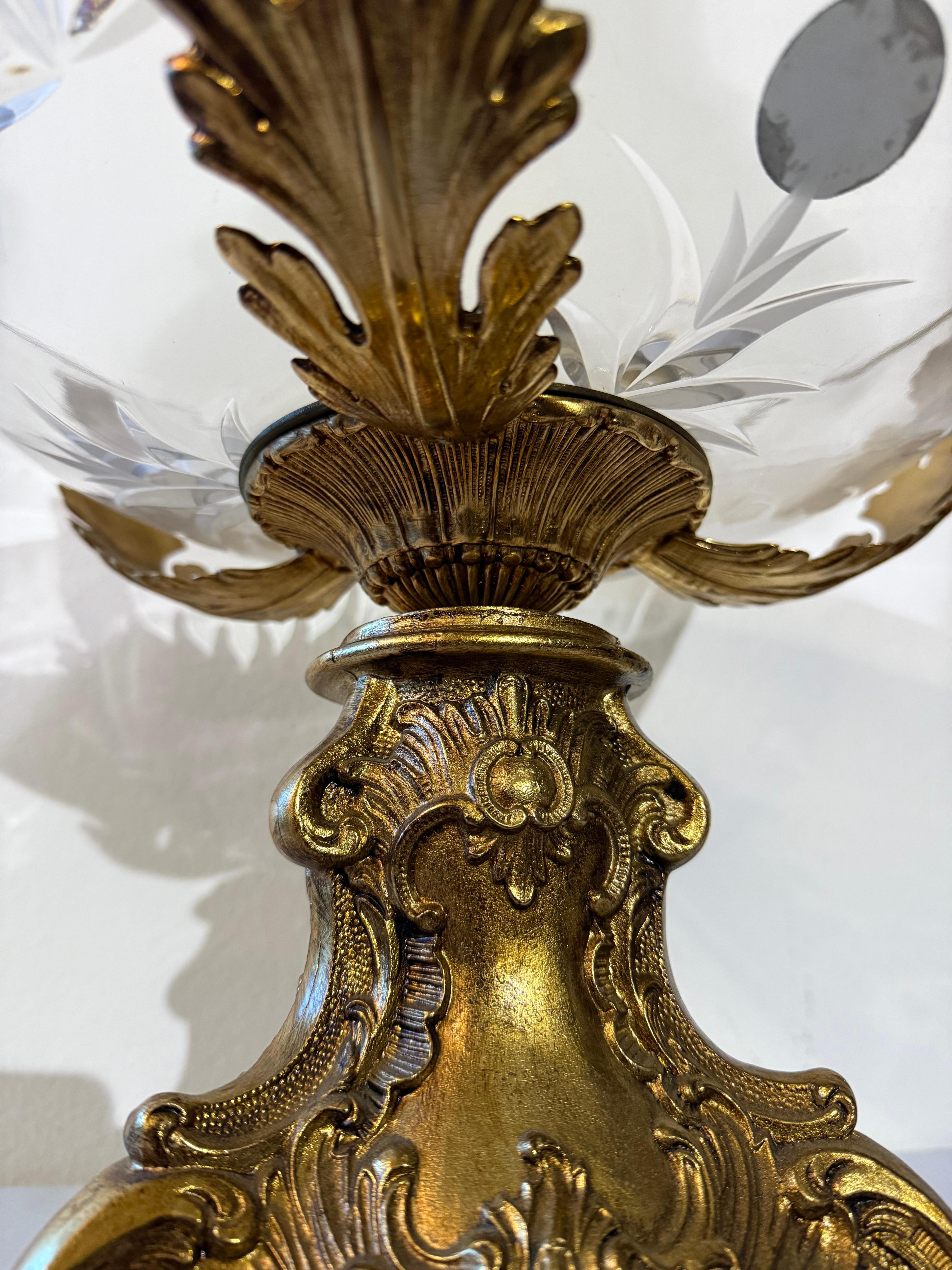 Cristal Luxueux centre de table en bronze doré et cristal dans le style de la Renaissance italienne en vente