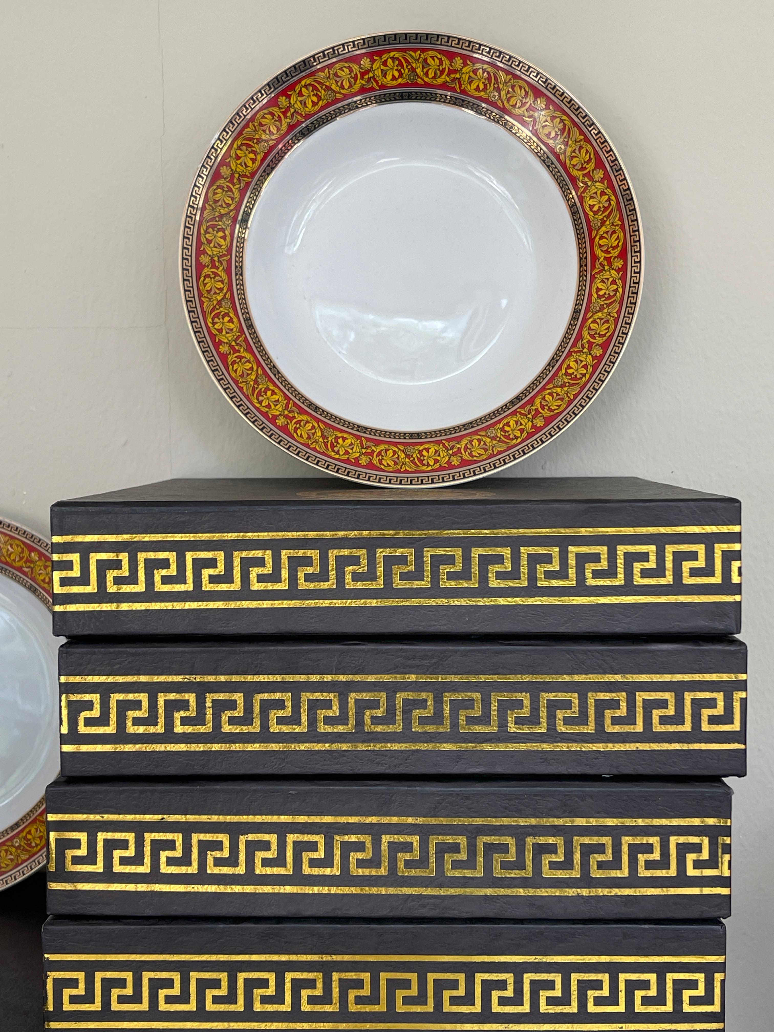 Luxuriöses italienisches Porzellan-Essgeschirr im Stil von Versailles aus den 1970er Jahren - Nuevo im Angebot 8